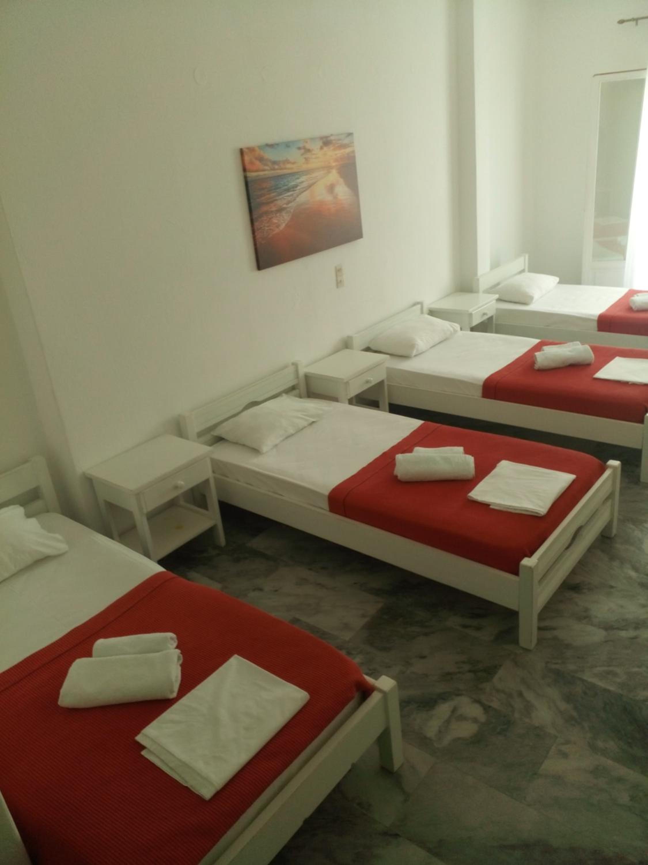 Quadruple Room - Photo 3