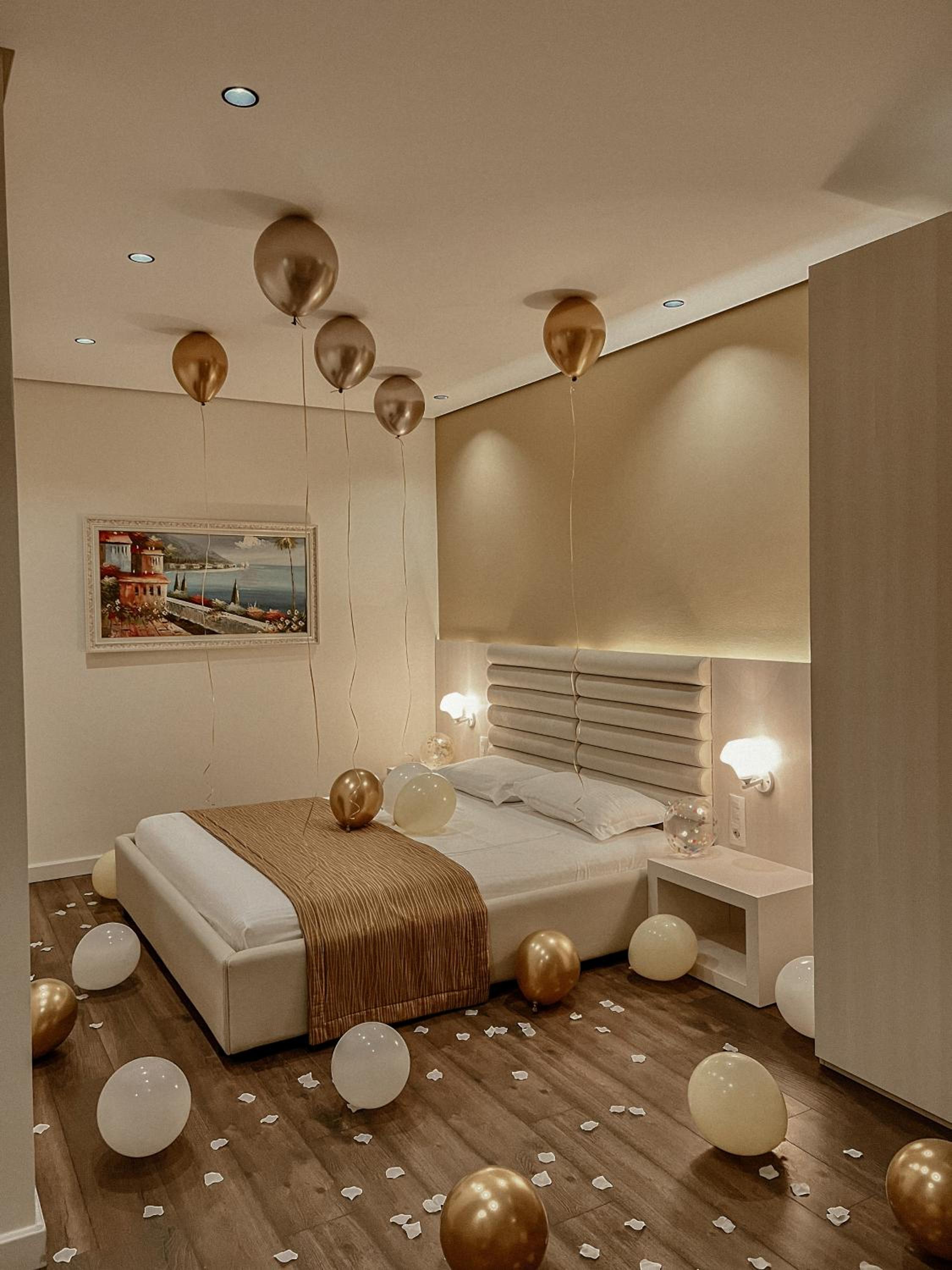 Deluxe Double Room with Side Sea View