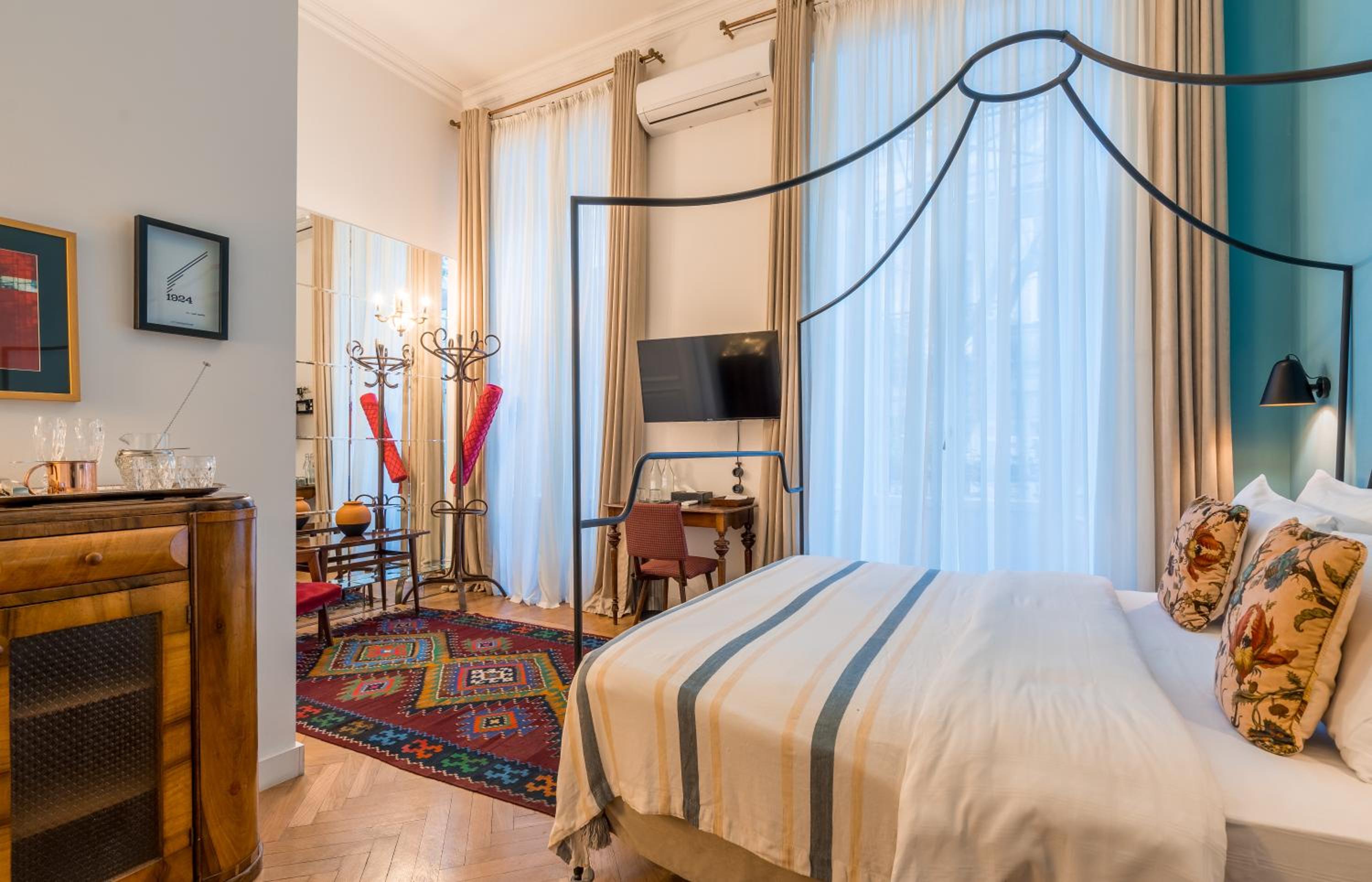 Luxury Suite with Balcony photo 2