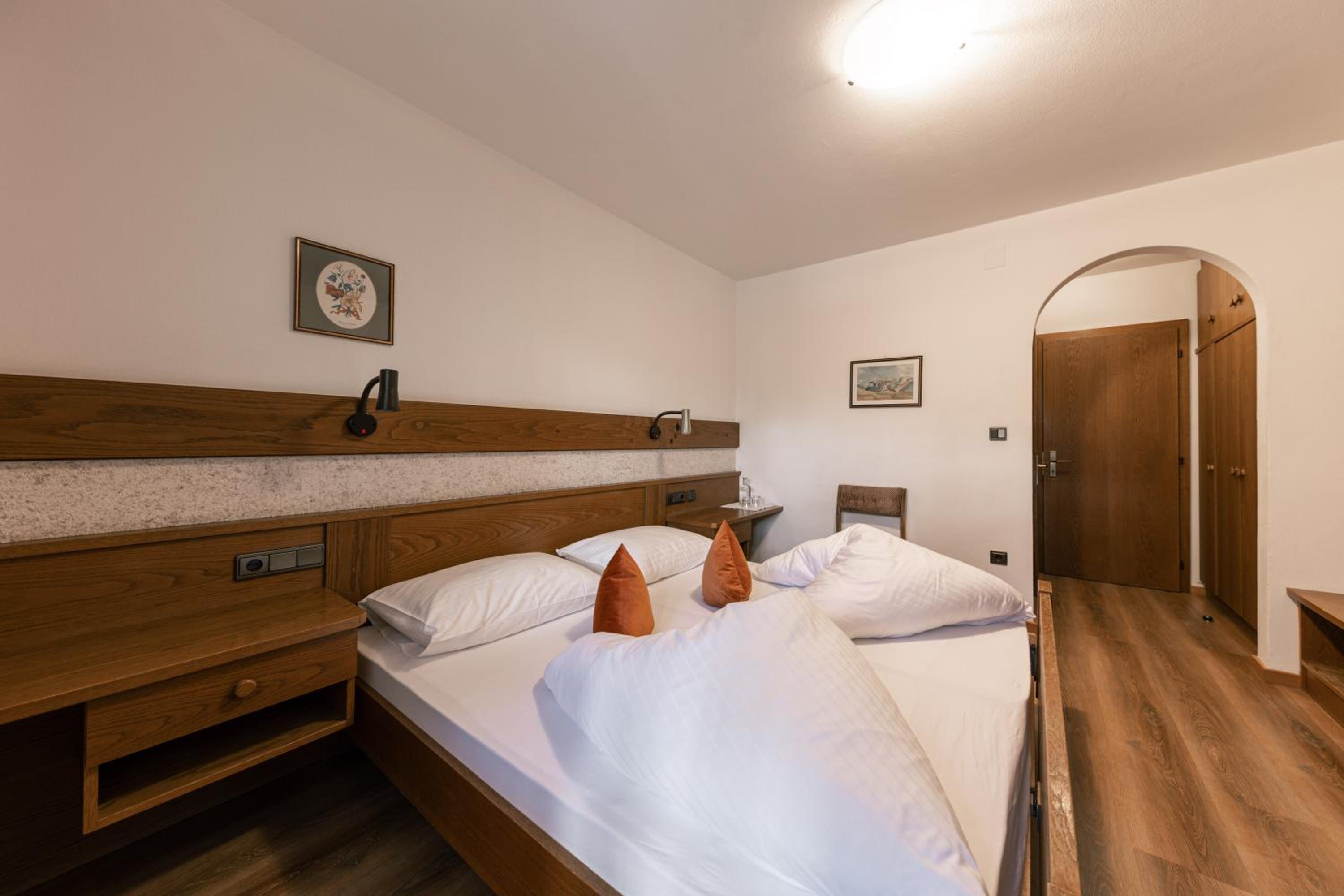Double Room with Balcony - Photo 12
