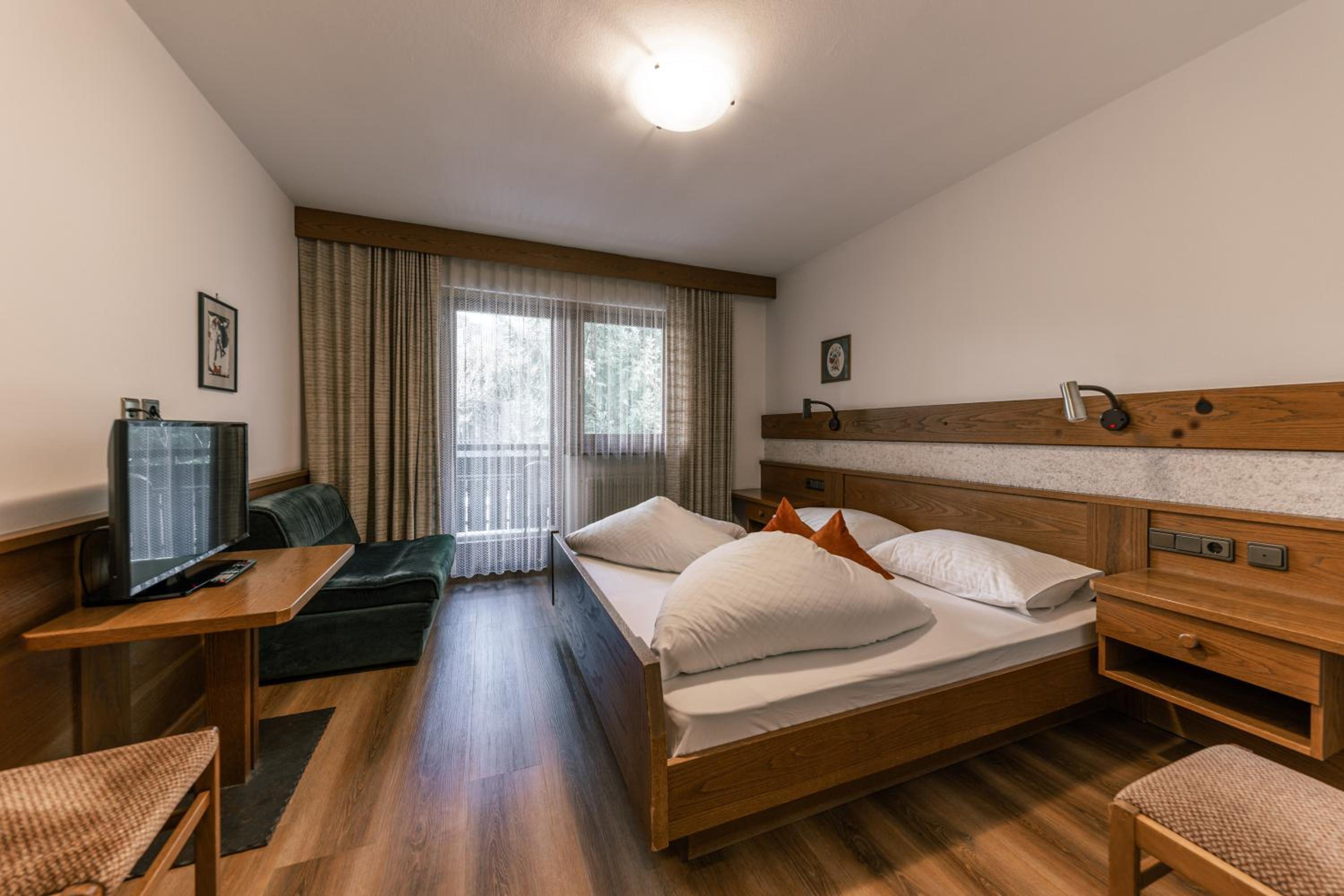 Double Room with Balcony - Photo 4