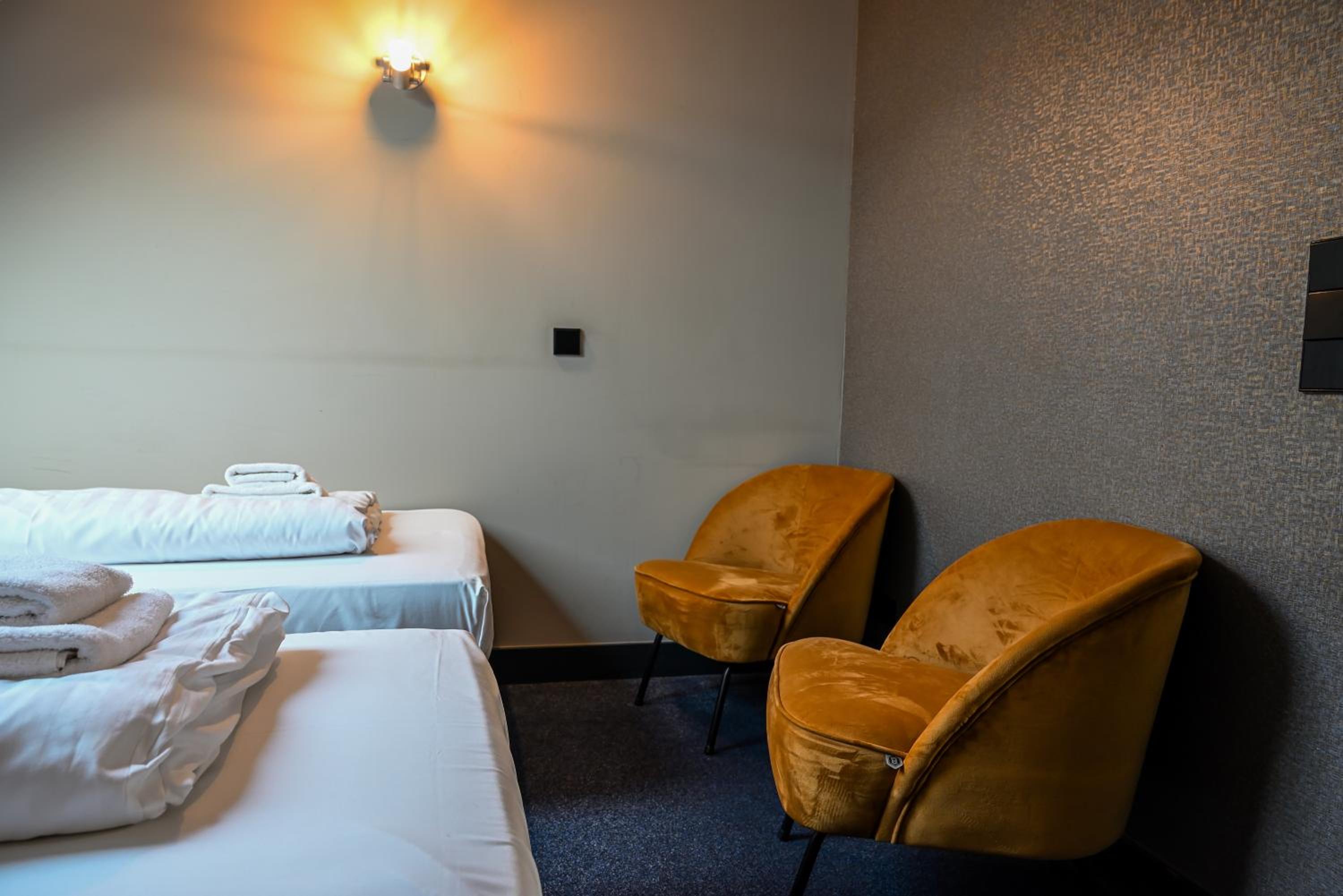 Standard Twin Room - Photo 2