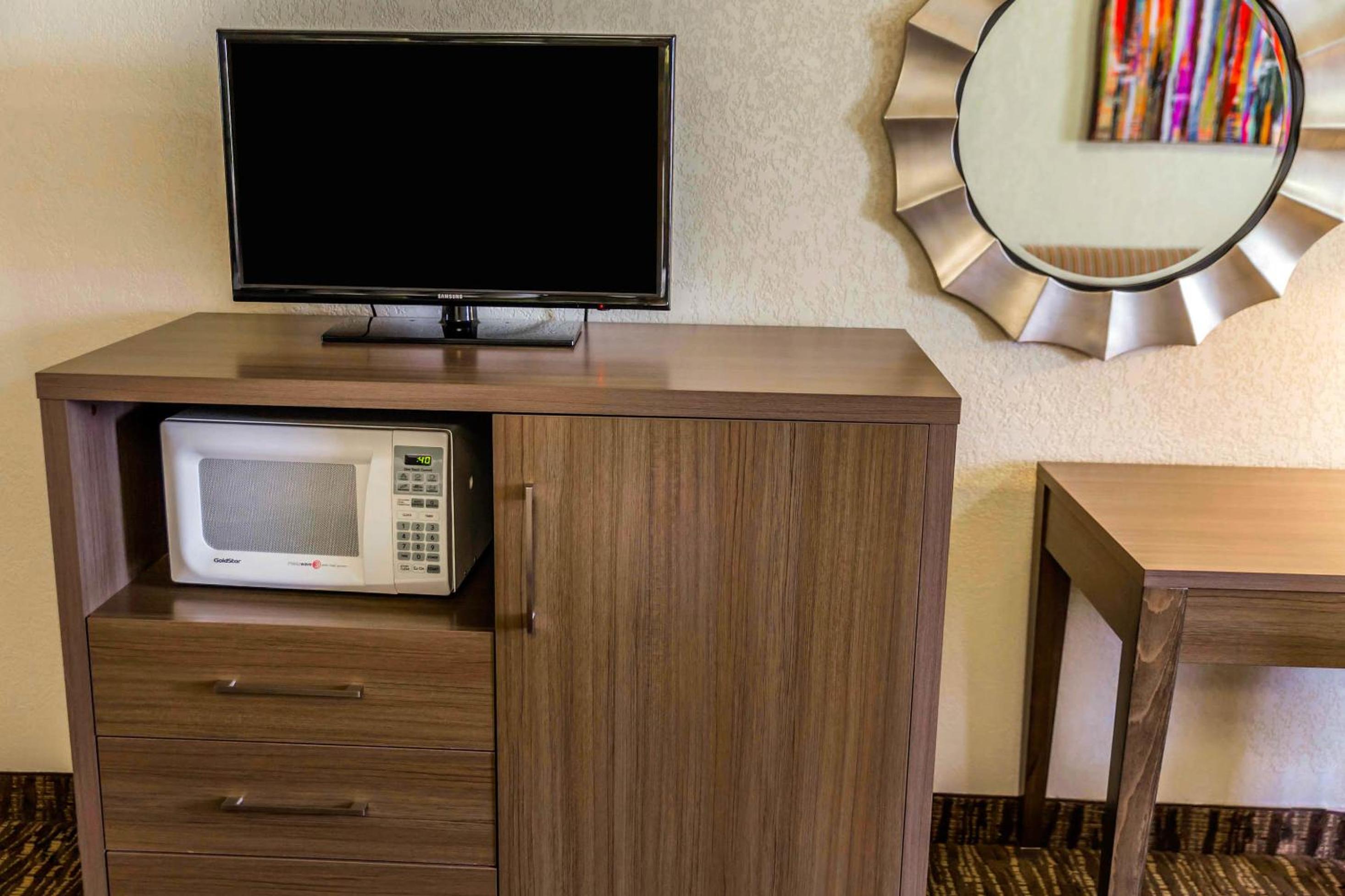 King Room - Non-Smoking - Photo 3
