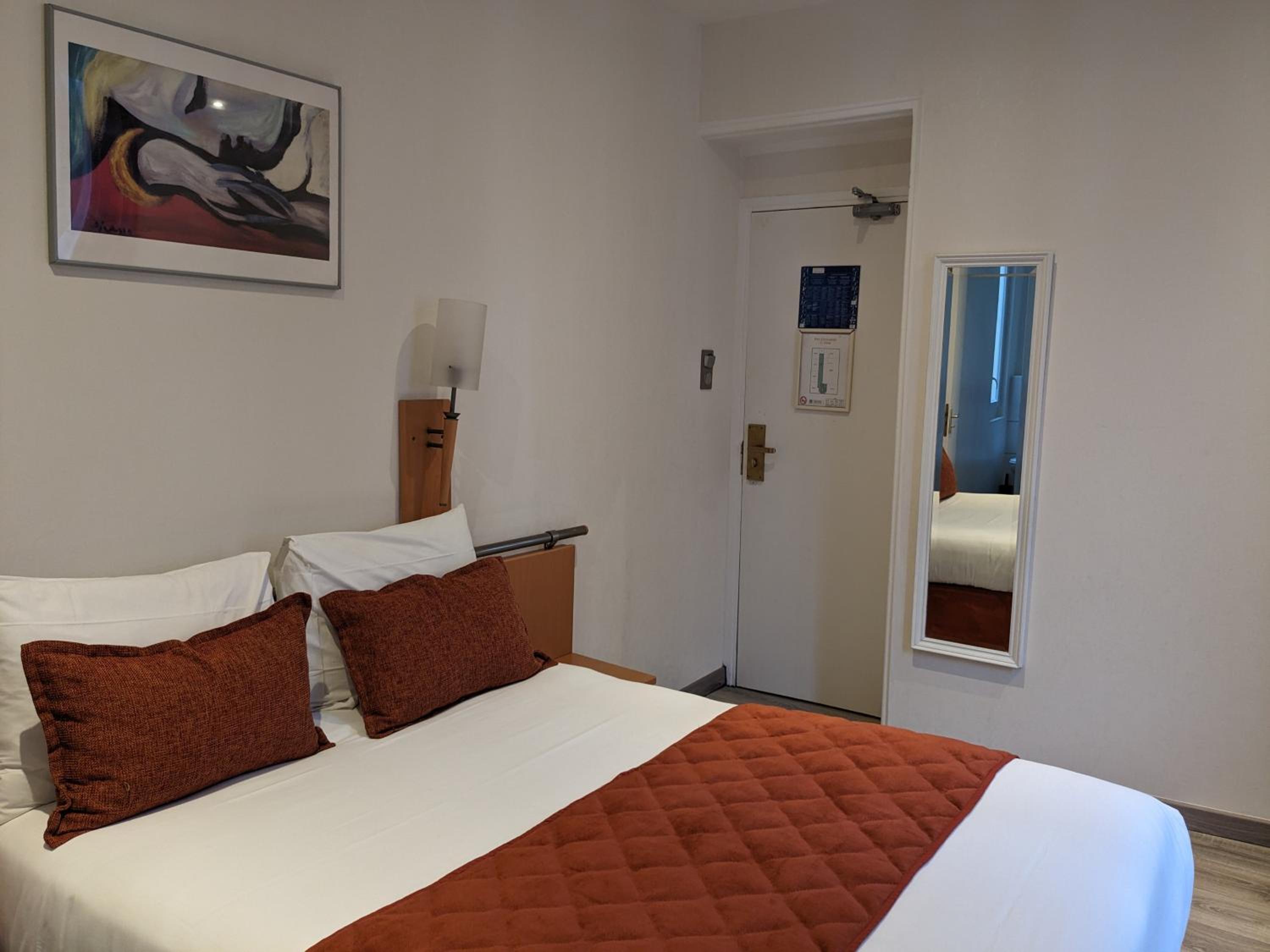 Large Double Room - Photo 37