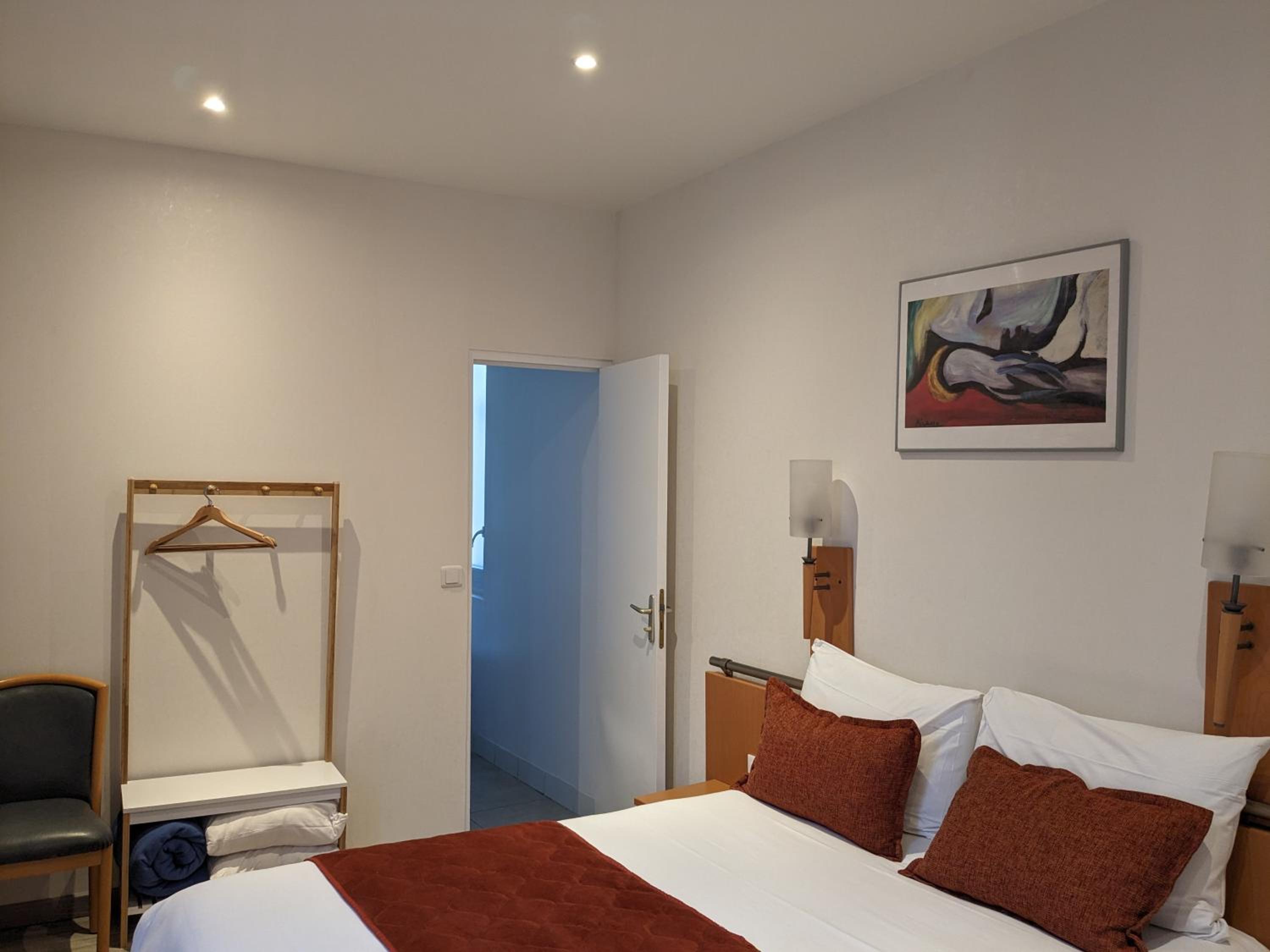 Large Double Room - Photo 36