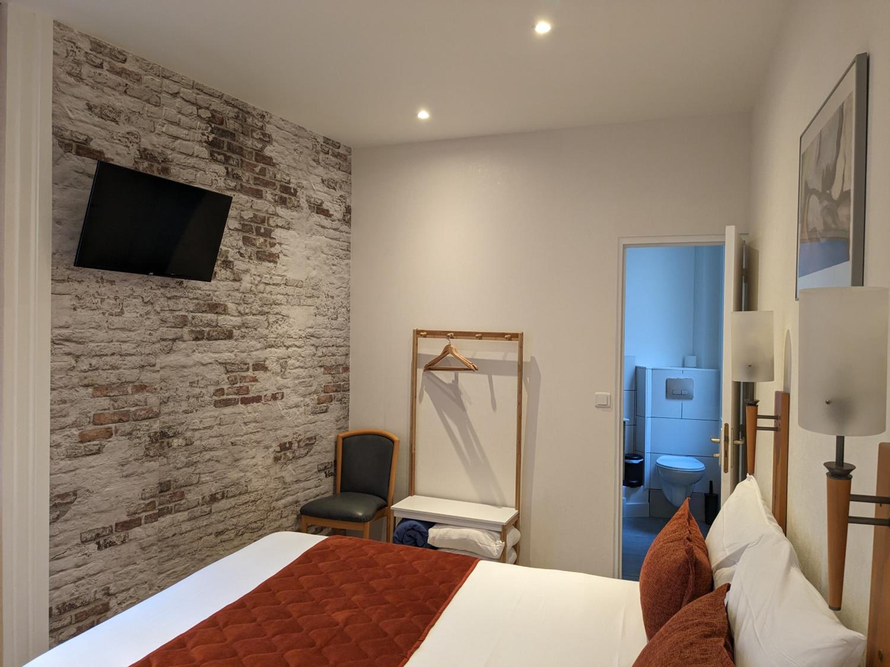 Large Double Room - Photo 35