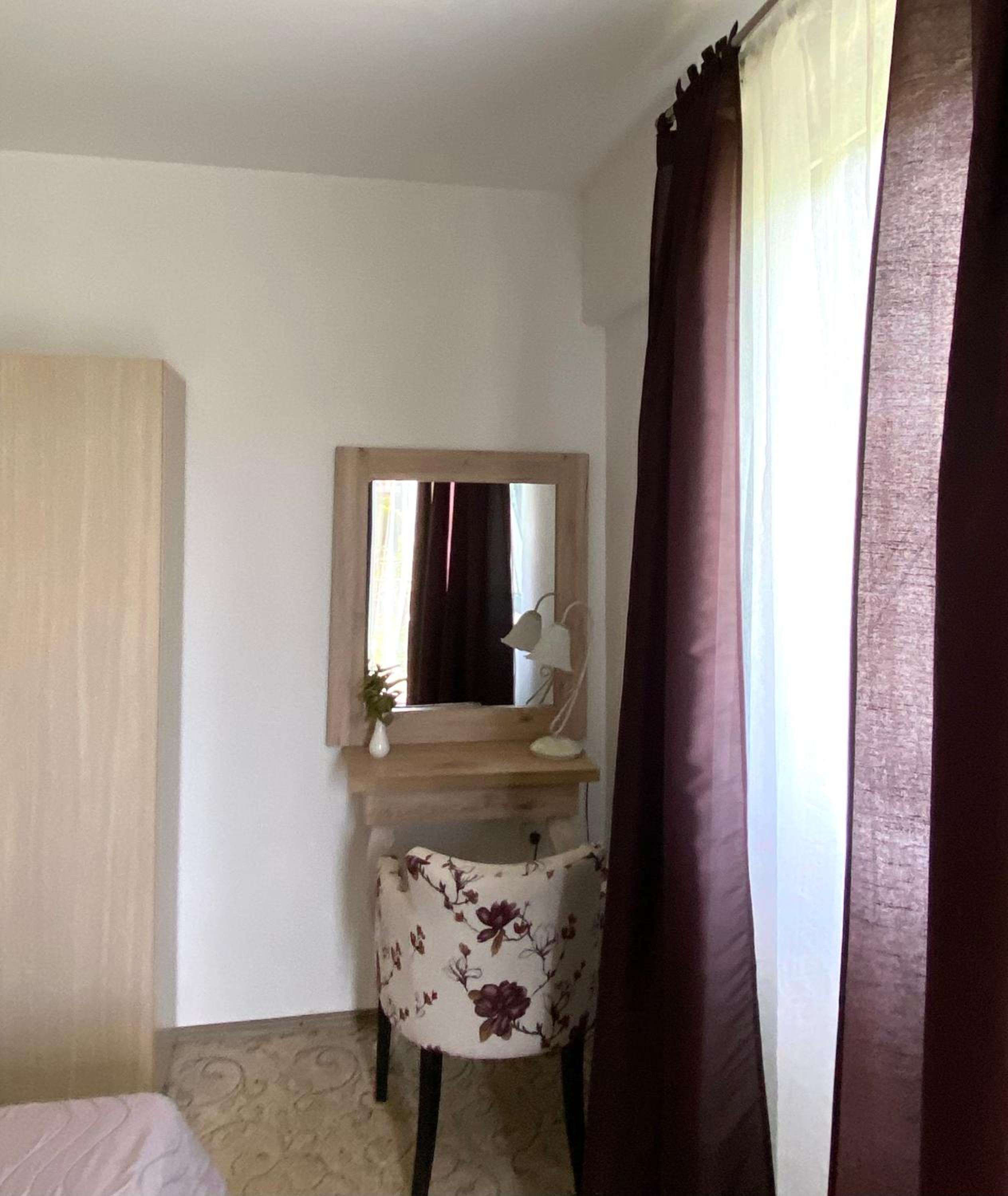 One-Bedroom Apartment with Garden photo 2