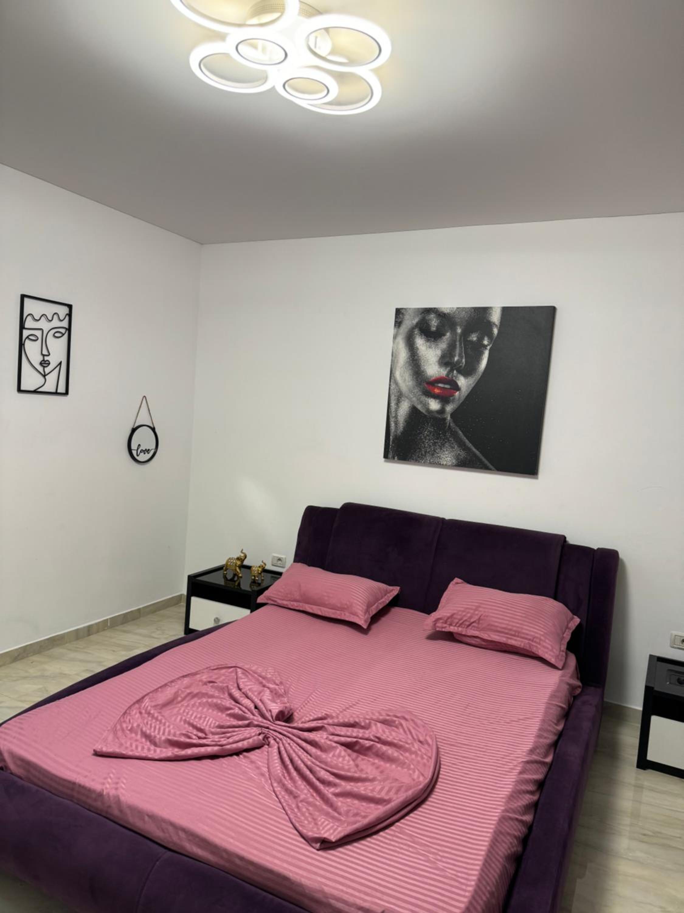 One-Bedroom Apartment photo 1