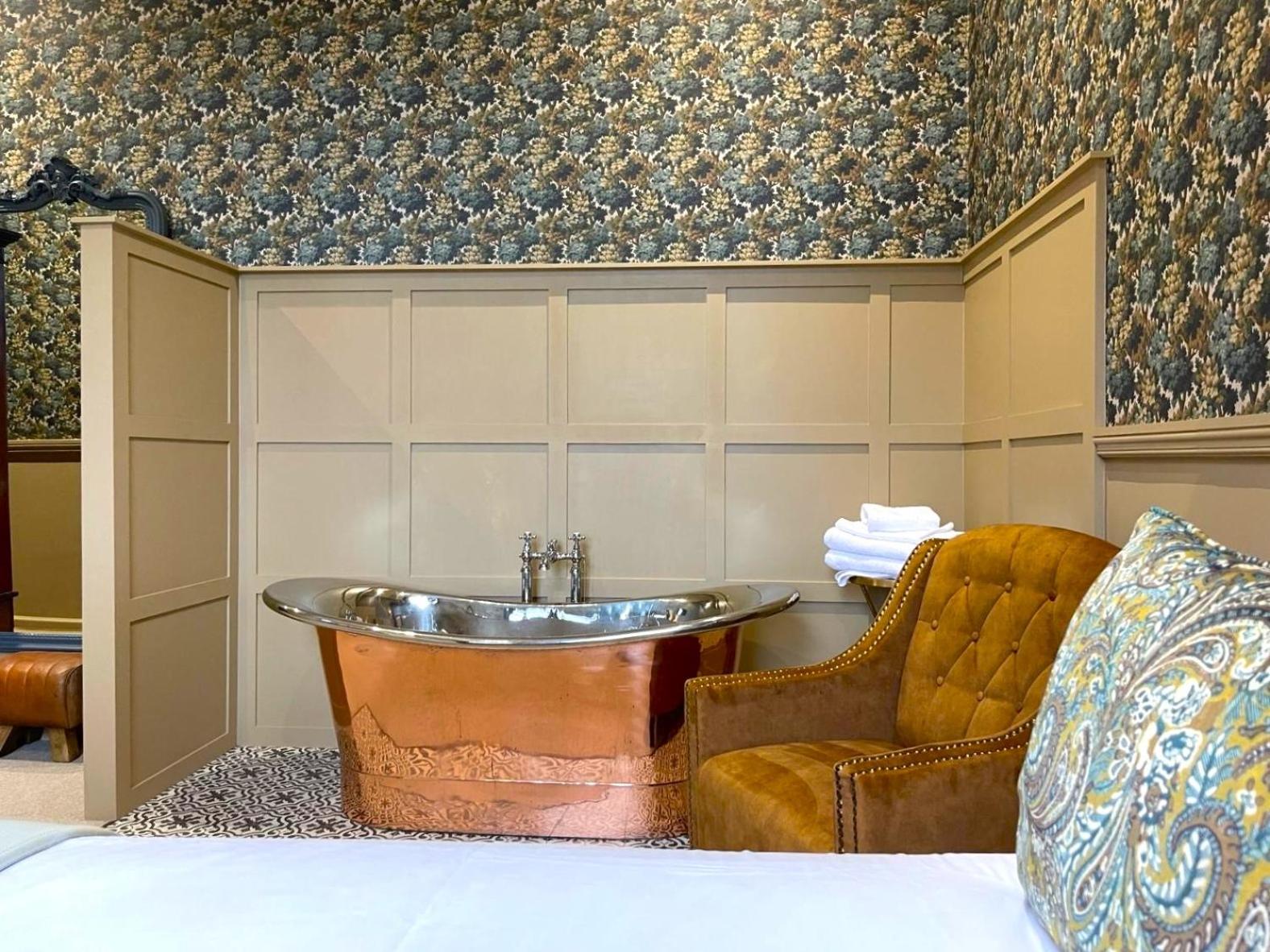 Luxury Four-Poster Room - Photo 4