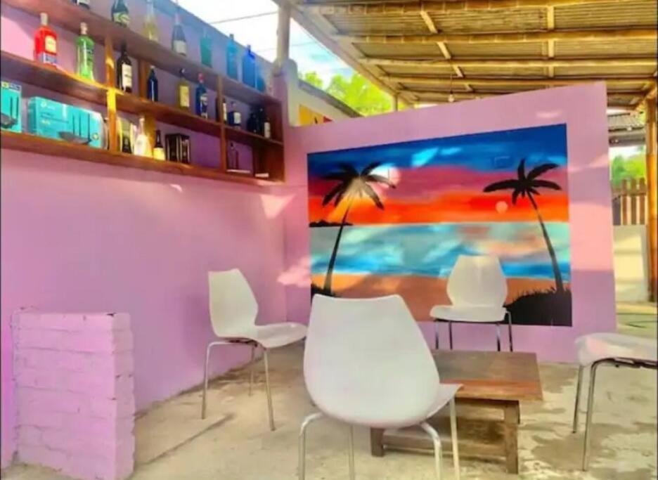 Six-Bedroom House photo 3