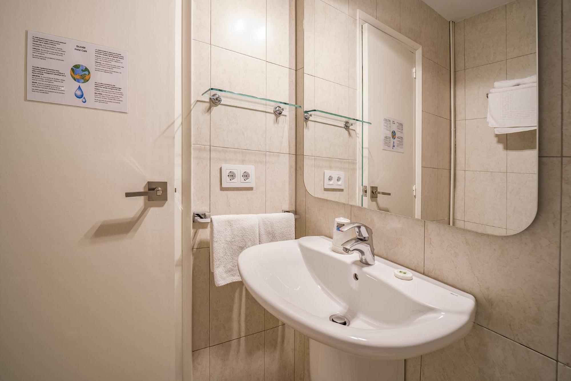 Budget Double Room photo 2