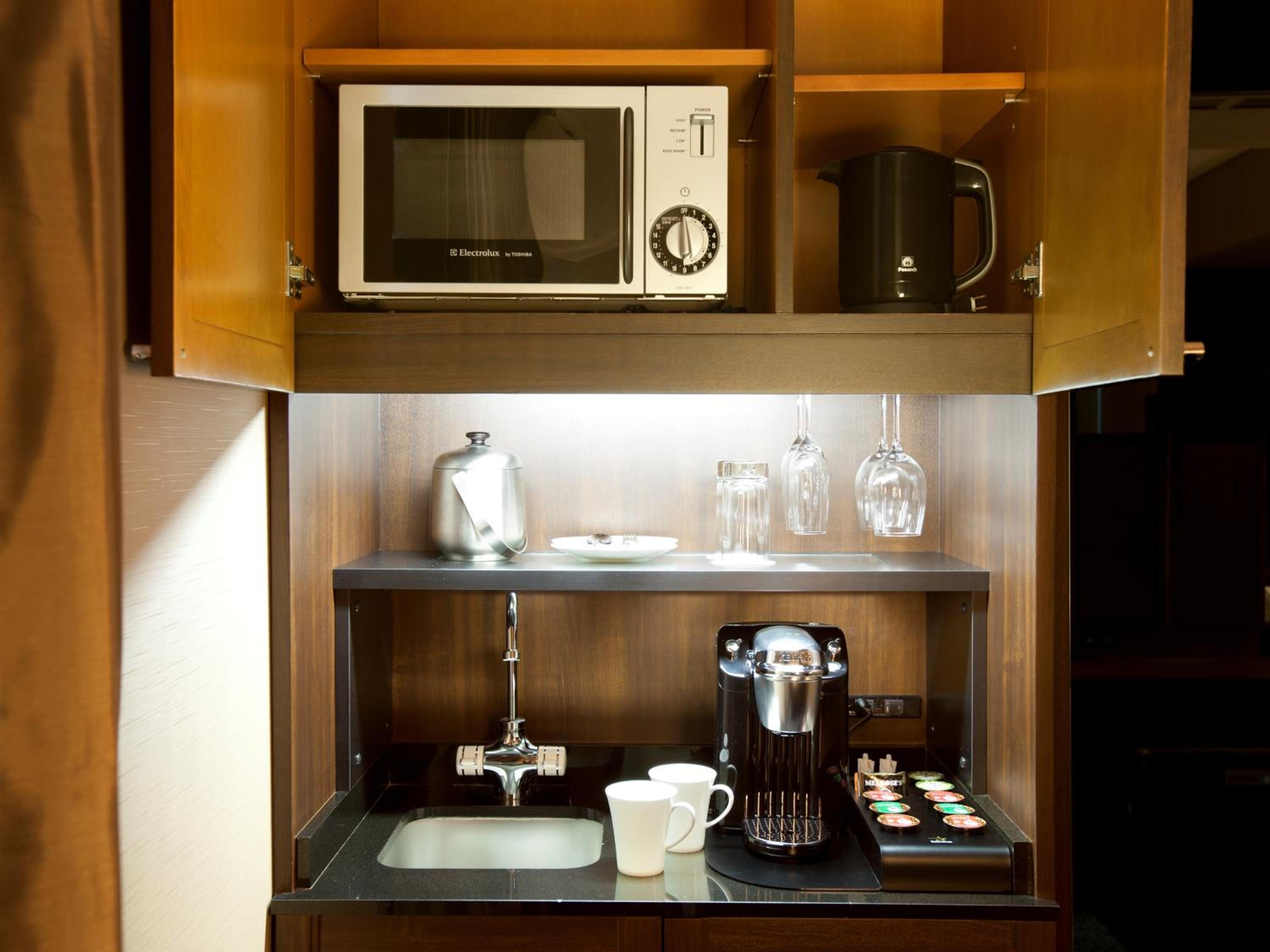Junior Suite Twin Room + 2 Extra beds (4 person) photo 3
