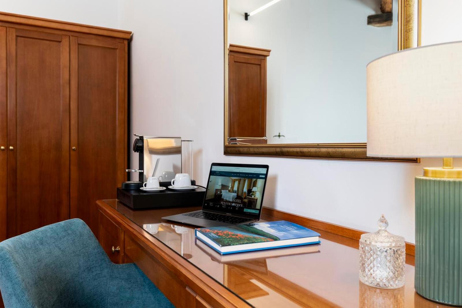 Deluxe Junior Suite - Photo 2