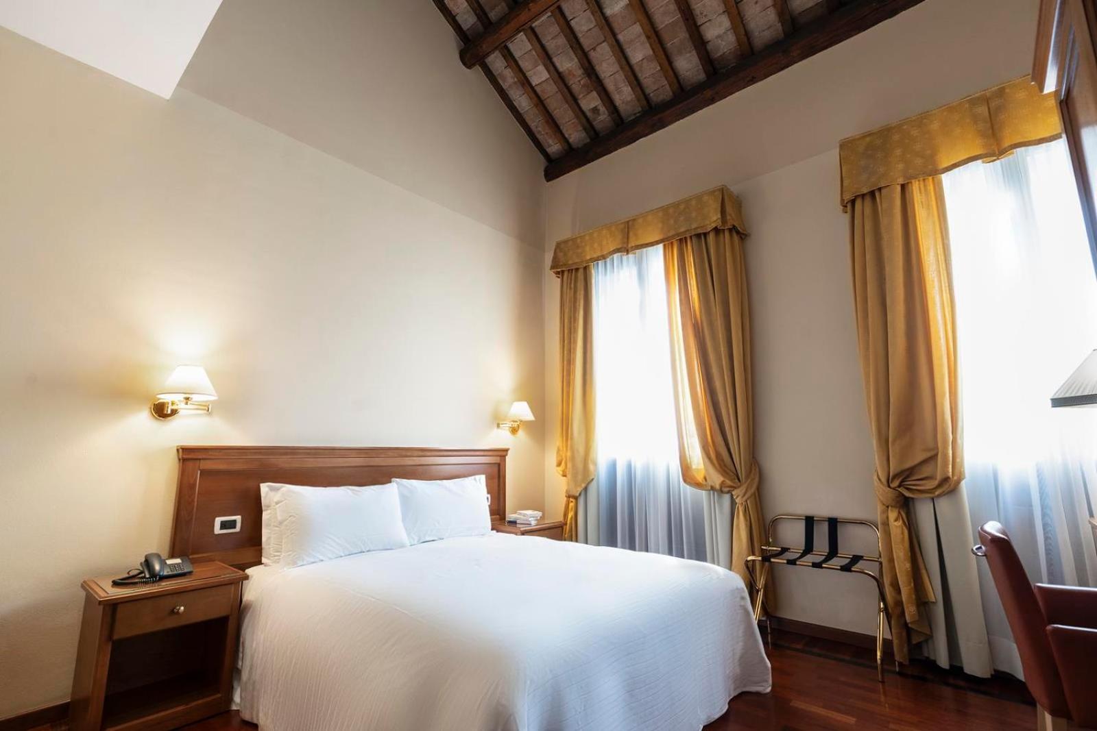 Superior Double or Twin Room - Photo 10