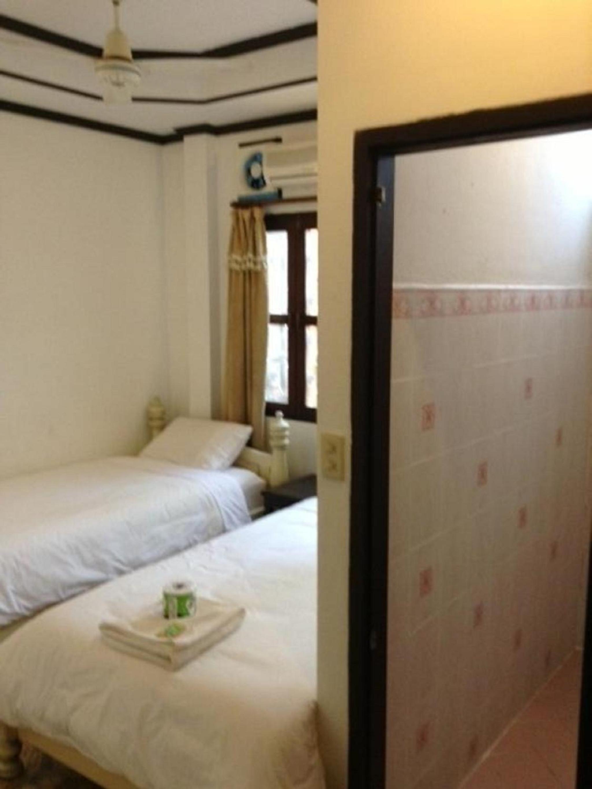 Standard Twin Room - Photo 5