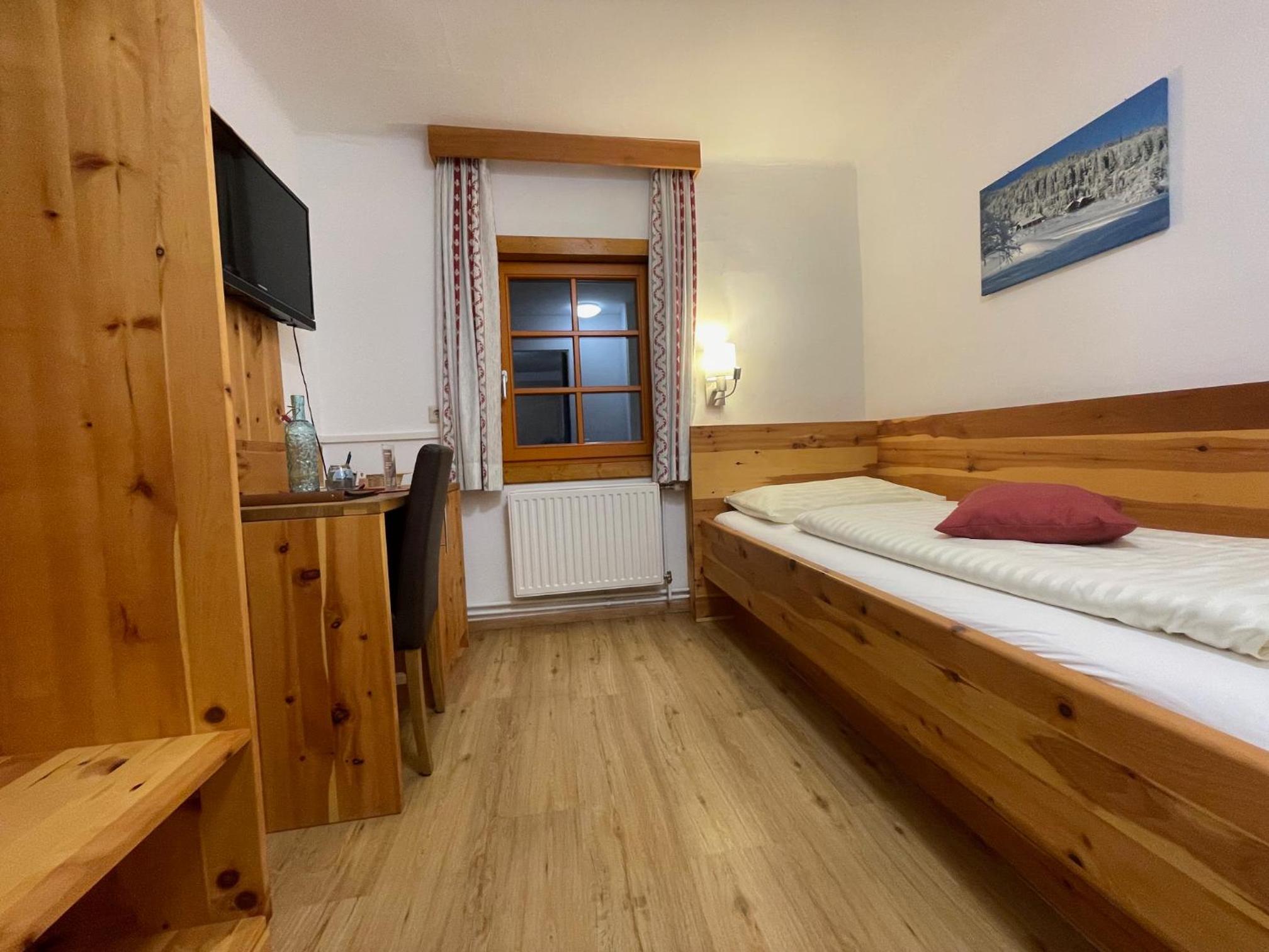 Single Room photo 3