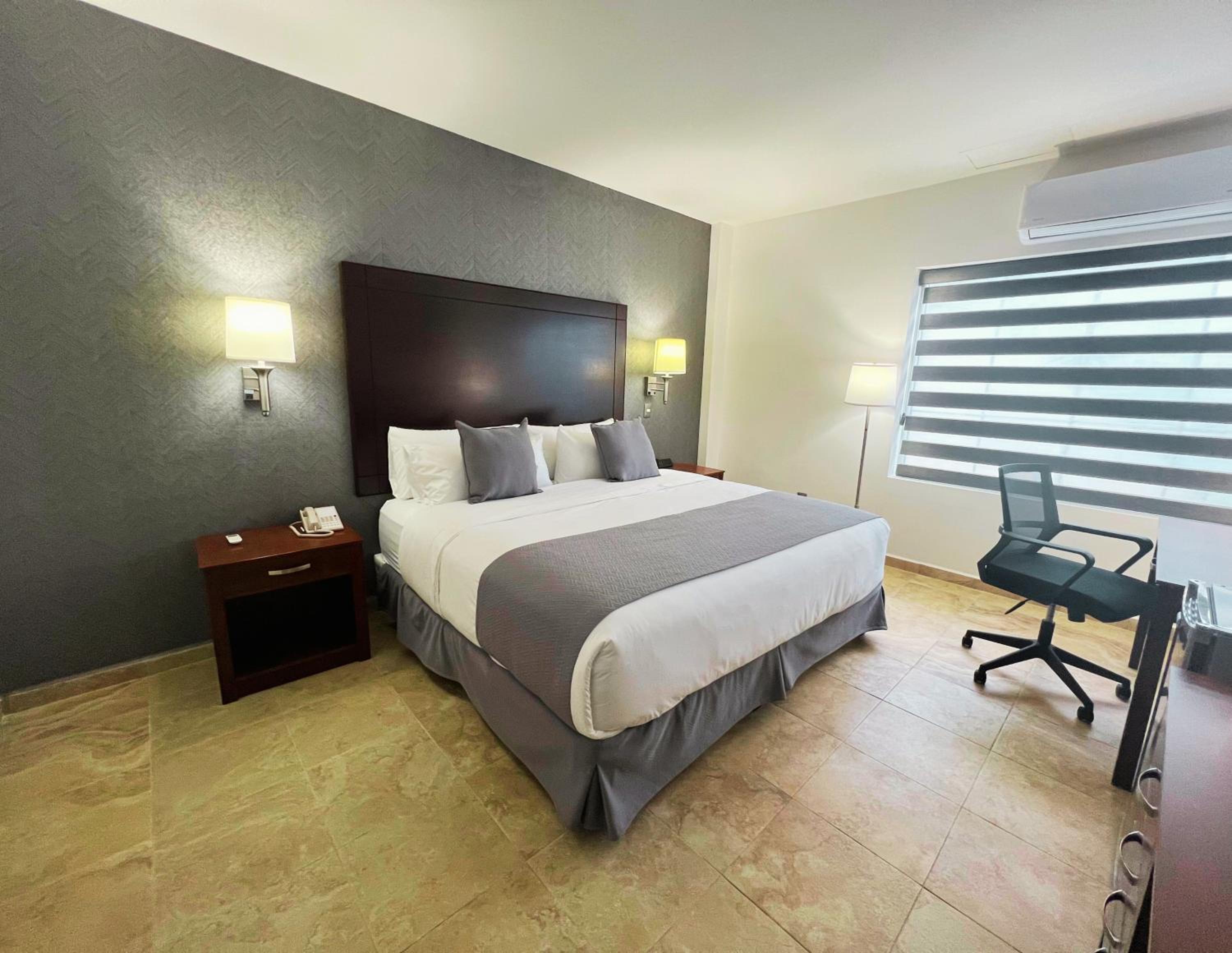 King Room - Mobility Access/Non-Smoking - Photo 5