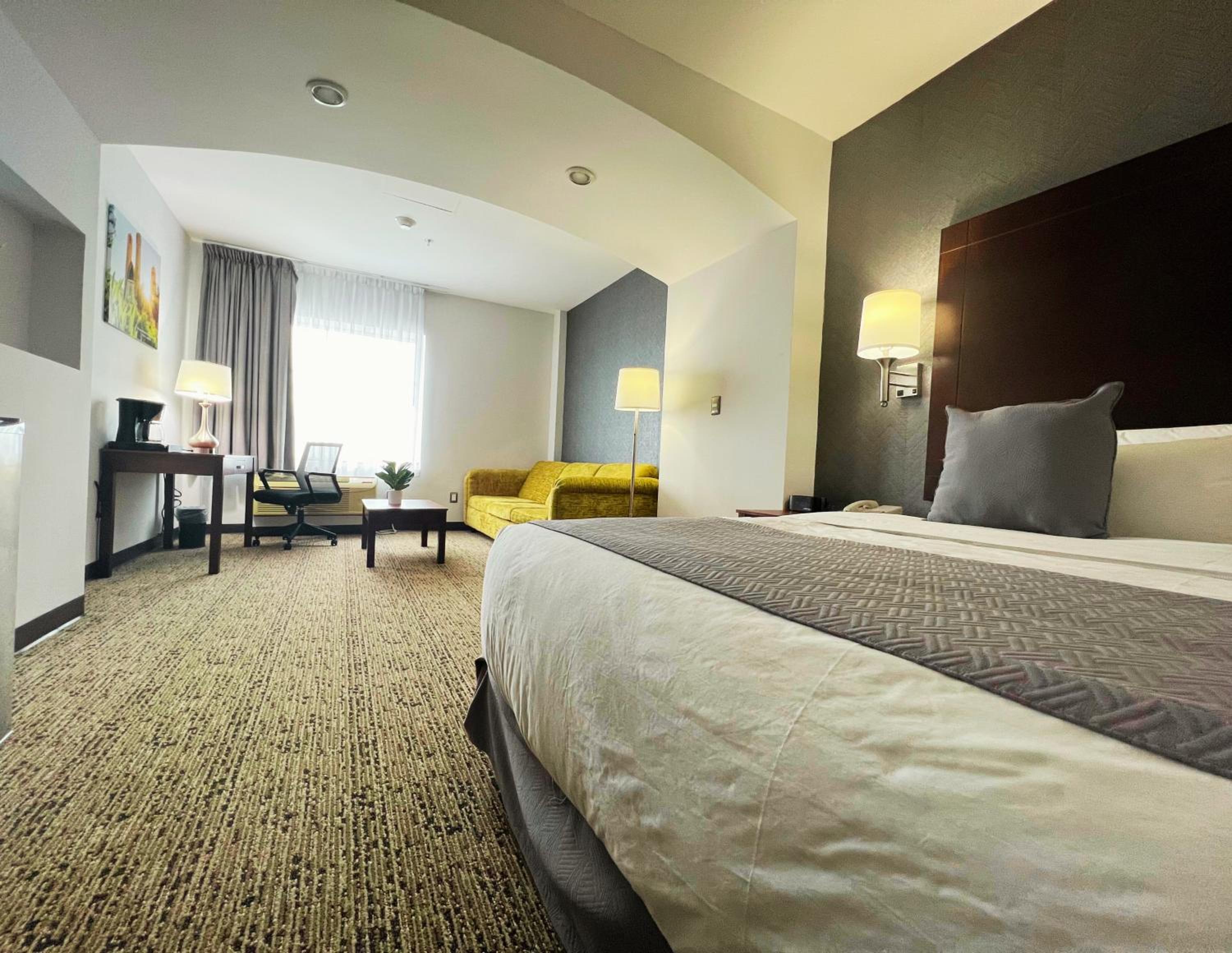 Junior King Suite - Non-Smoking - Photo 5