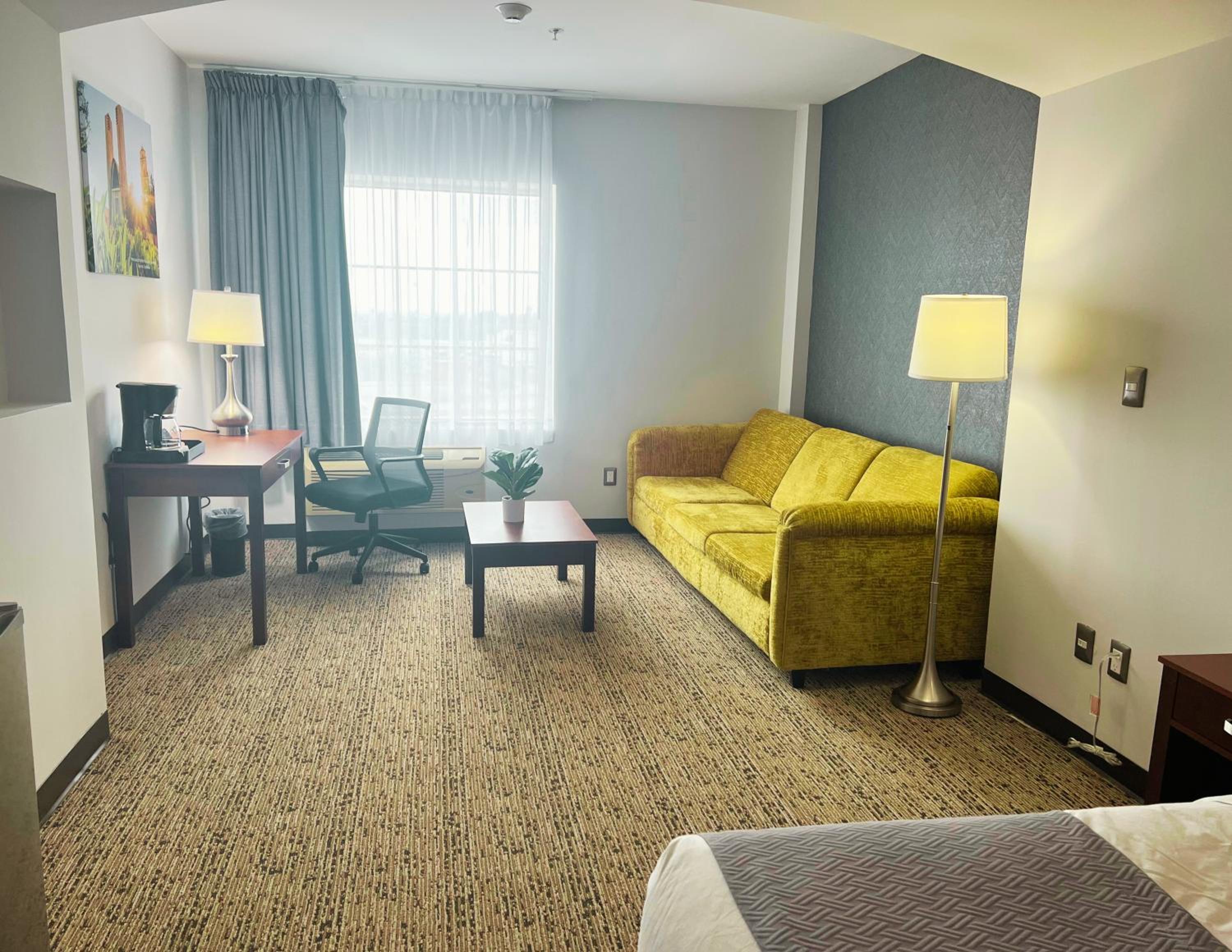 Junior King Suite - Non-Smoking - Photo 2