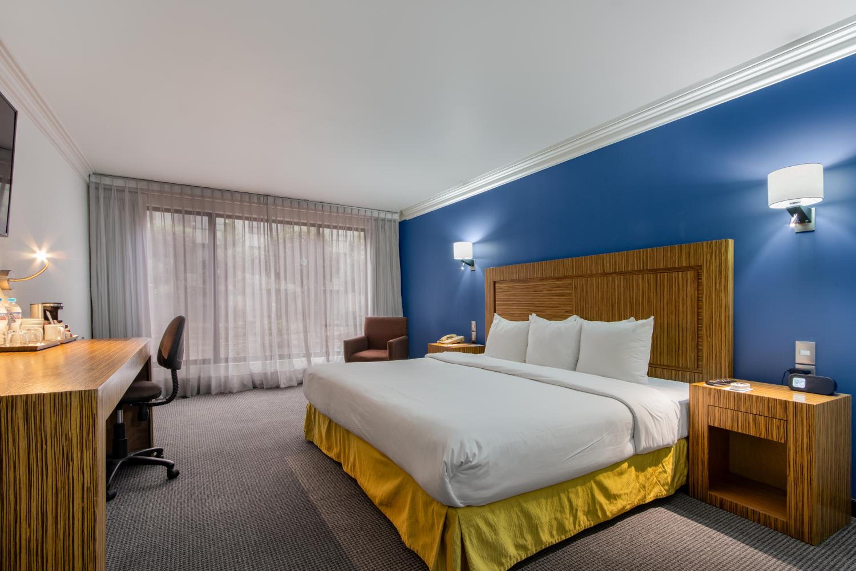 King Room - Non Smoking - Photo 1