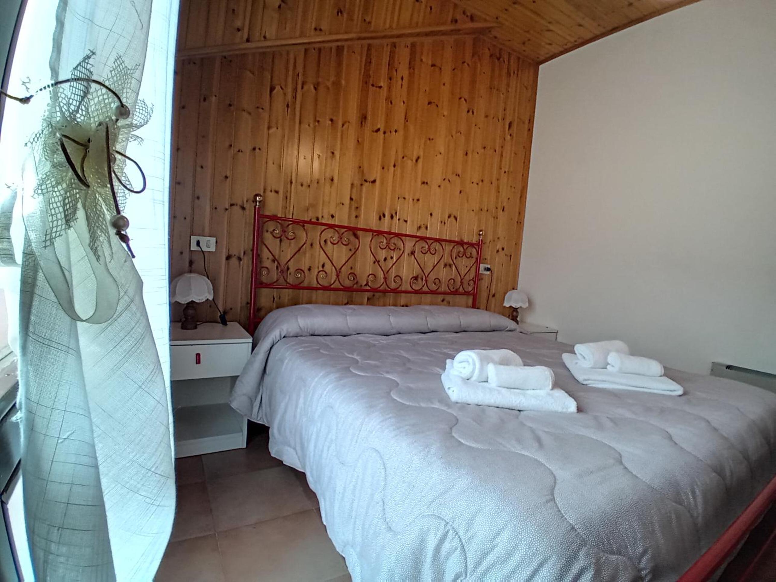 One-Bedroom Apartment with Balcony and Mountain View photo 1