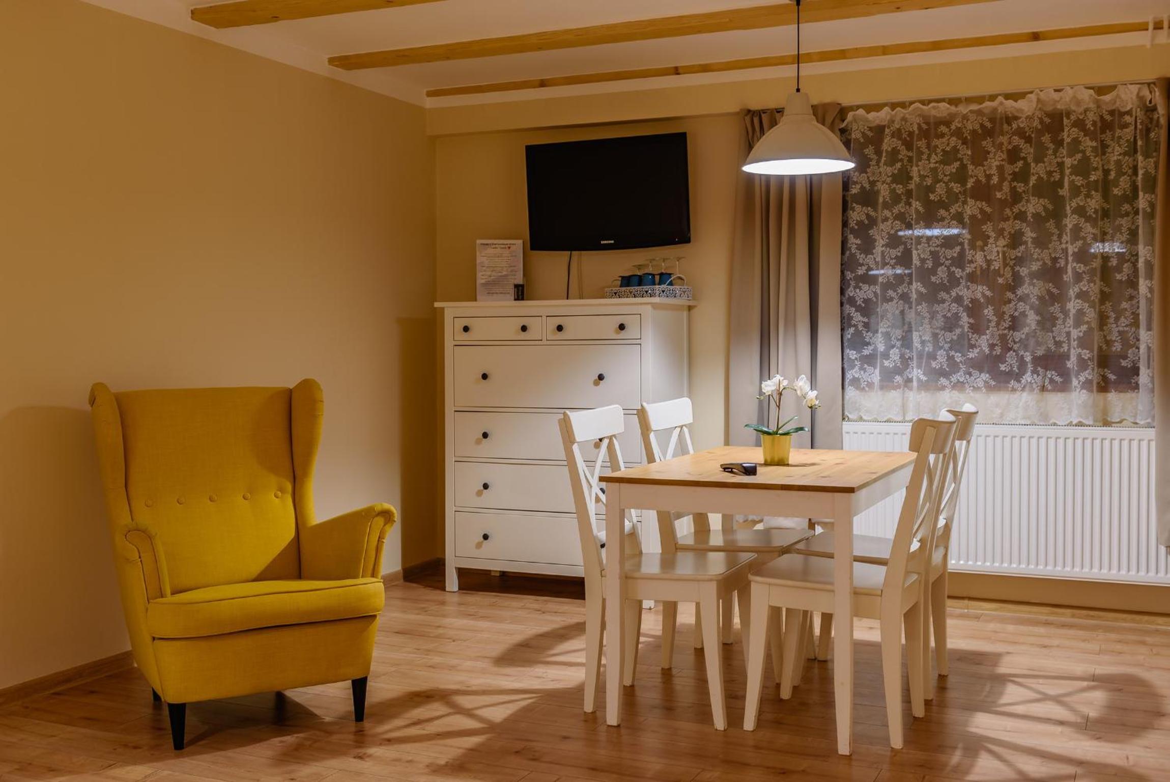 Family Room (6 Adults) - Photo 8