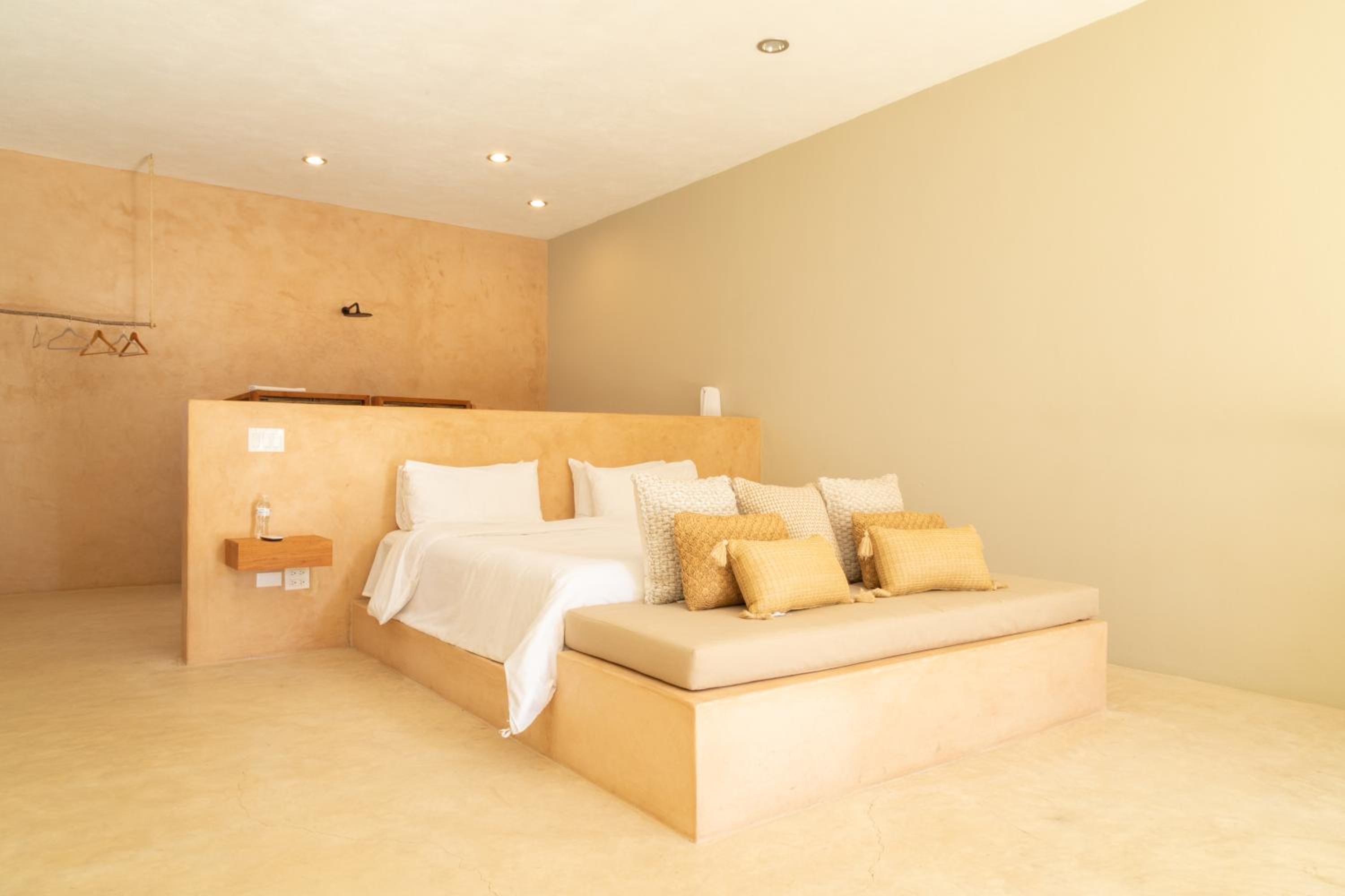 Deluxe Partial View Room - Photo 8