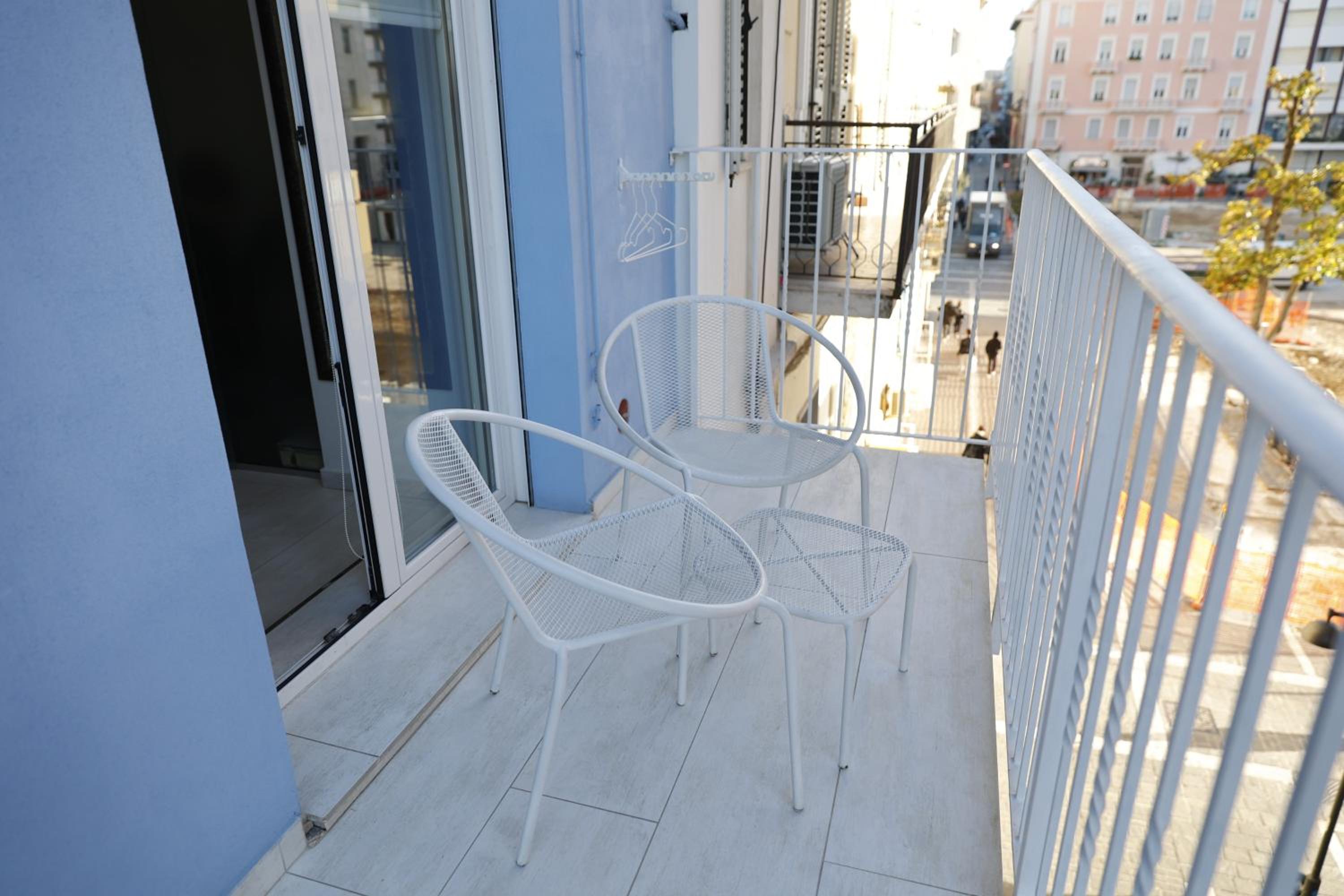 Superior Double or Twin Room with City View - Photo 45