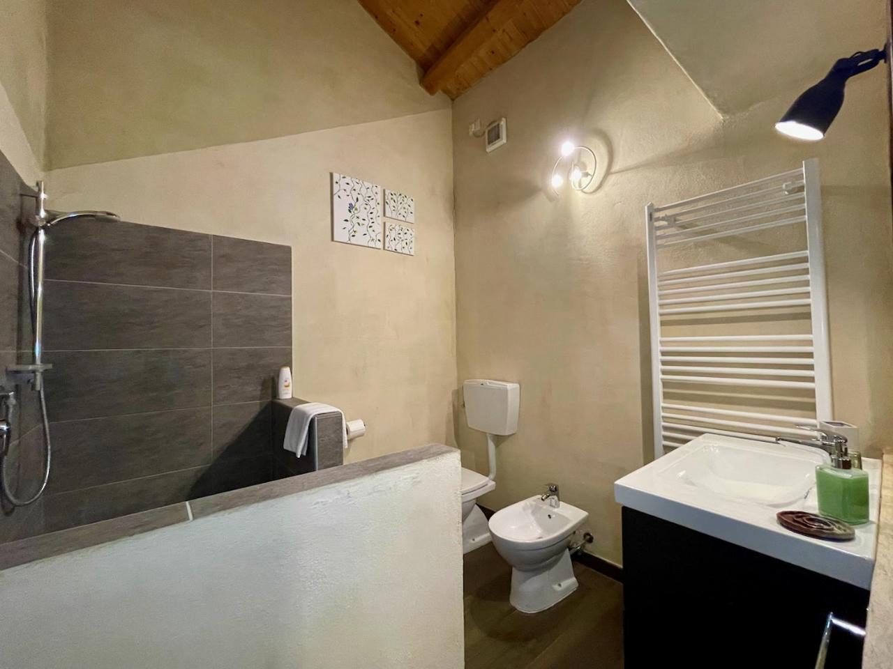 Double or Twin Room with Private Bathroom photo 3