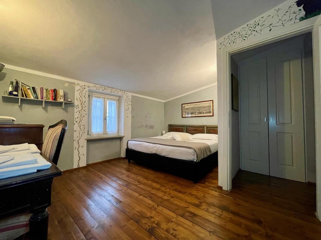 Double or Twin Room with Private Bathroom photo 3