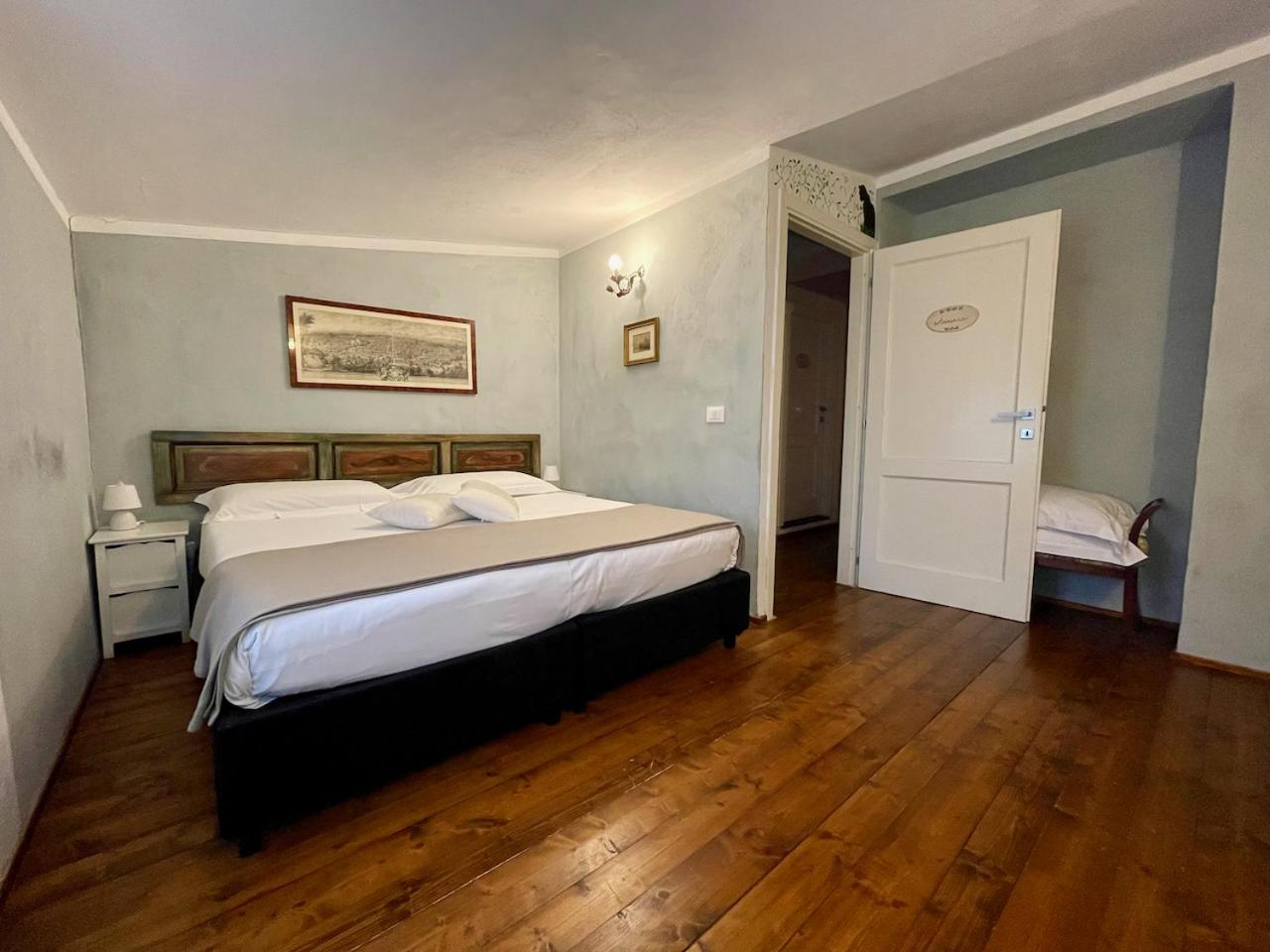 Double or Twin Room with Private Bathroom photo 2