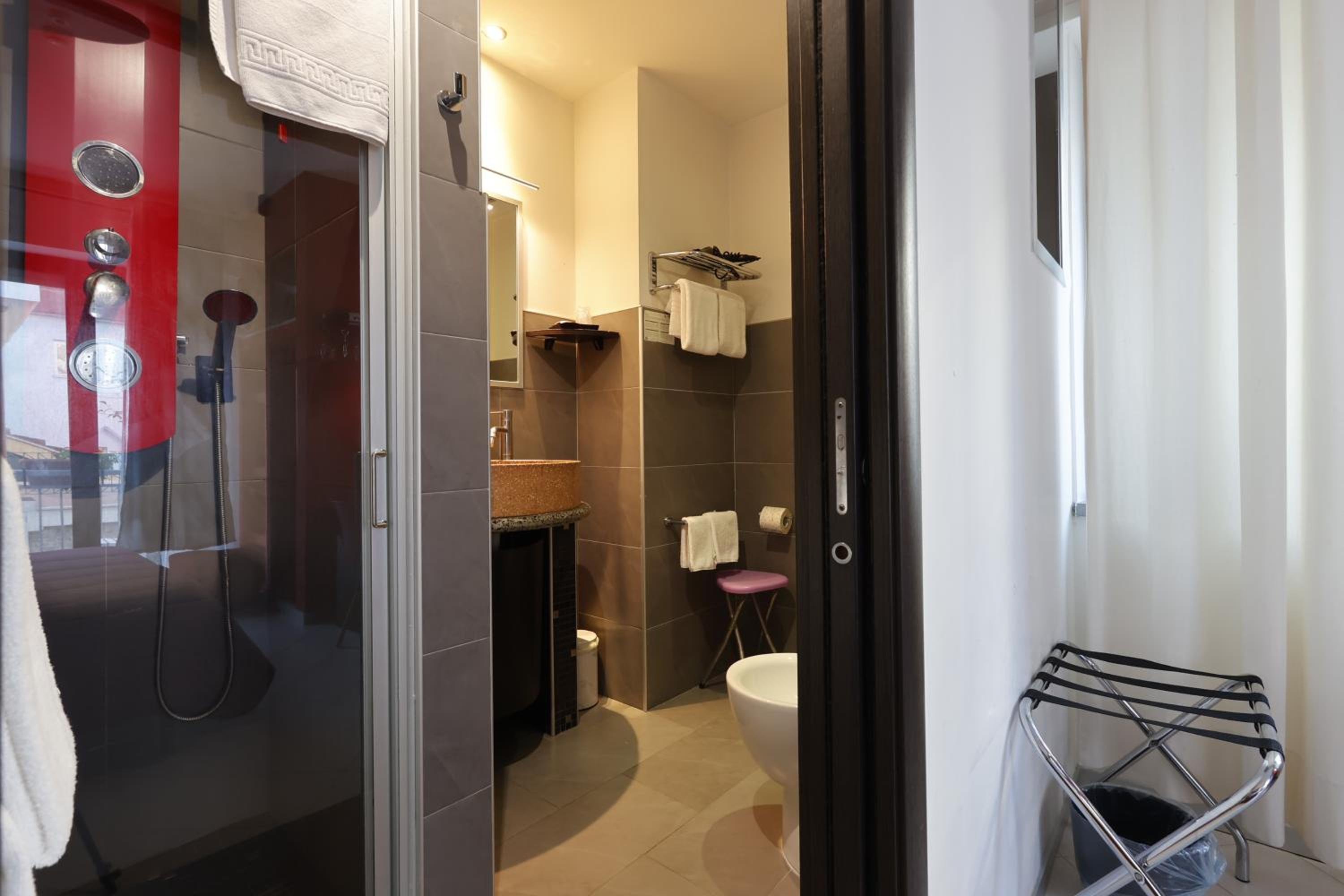 Double or Twin Room - Photo 6