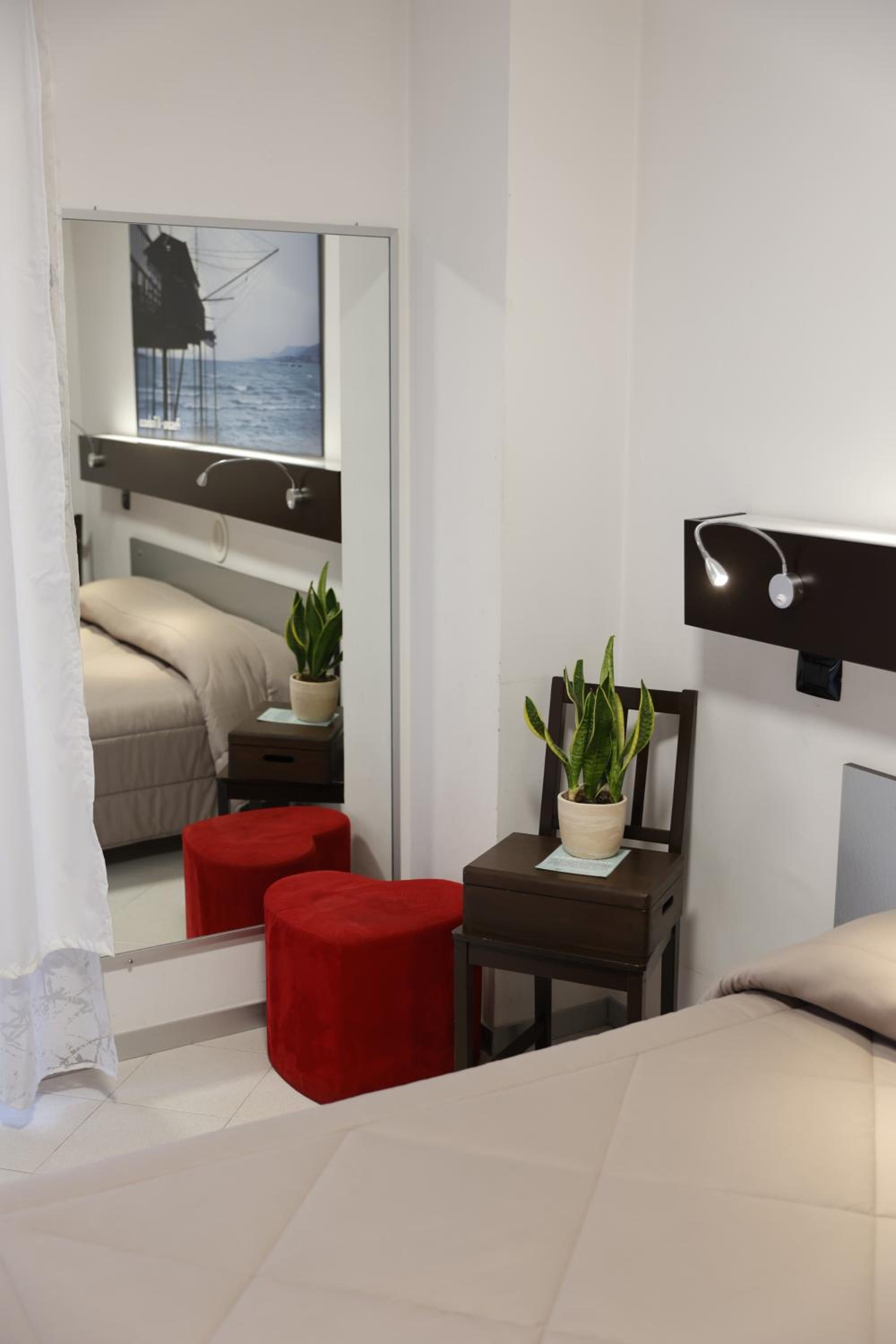 Double or Twin Room - Photo 13