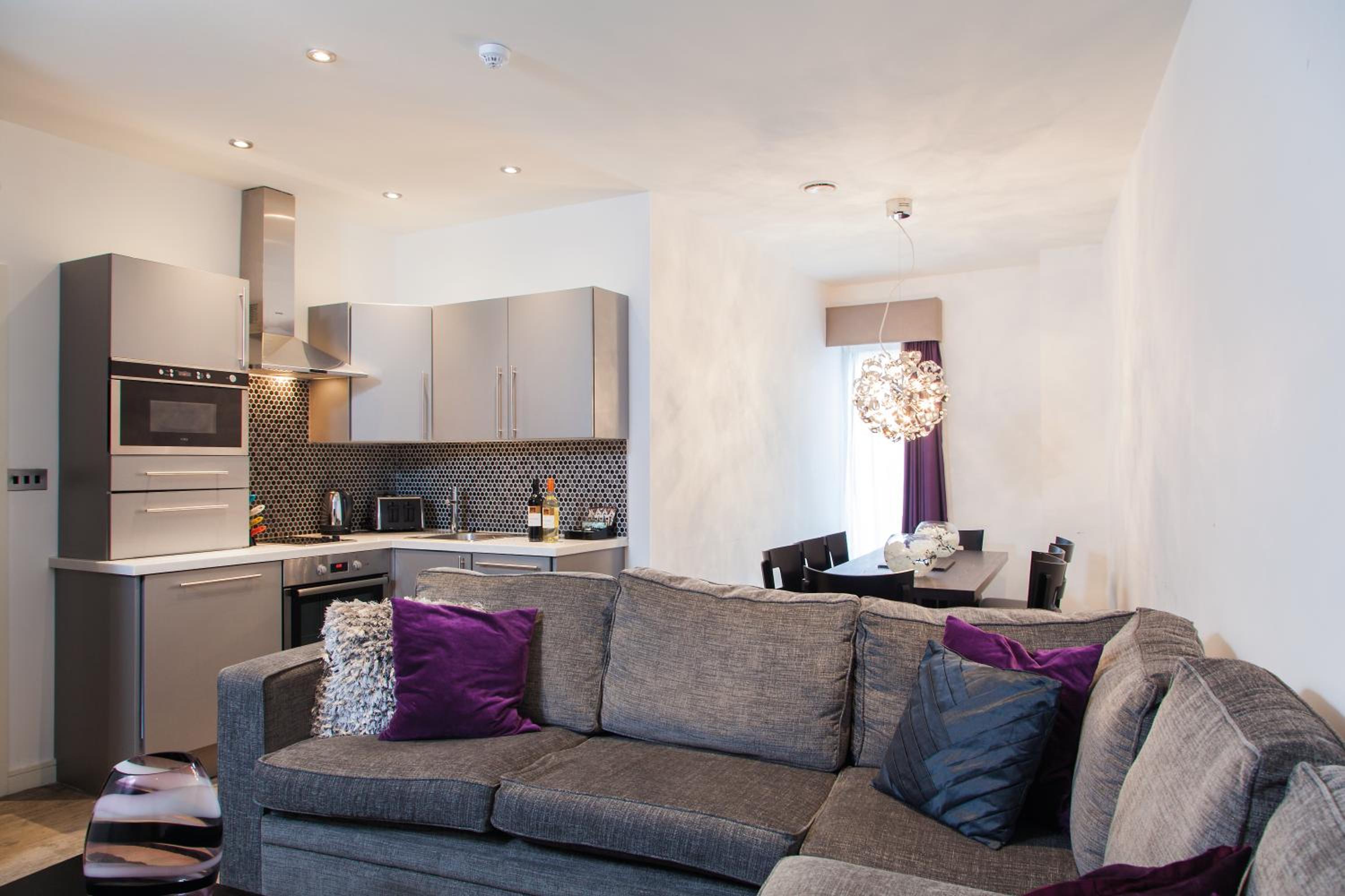 Two-Bedroom Luxe ( 7 adults ) photo 2
