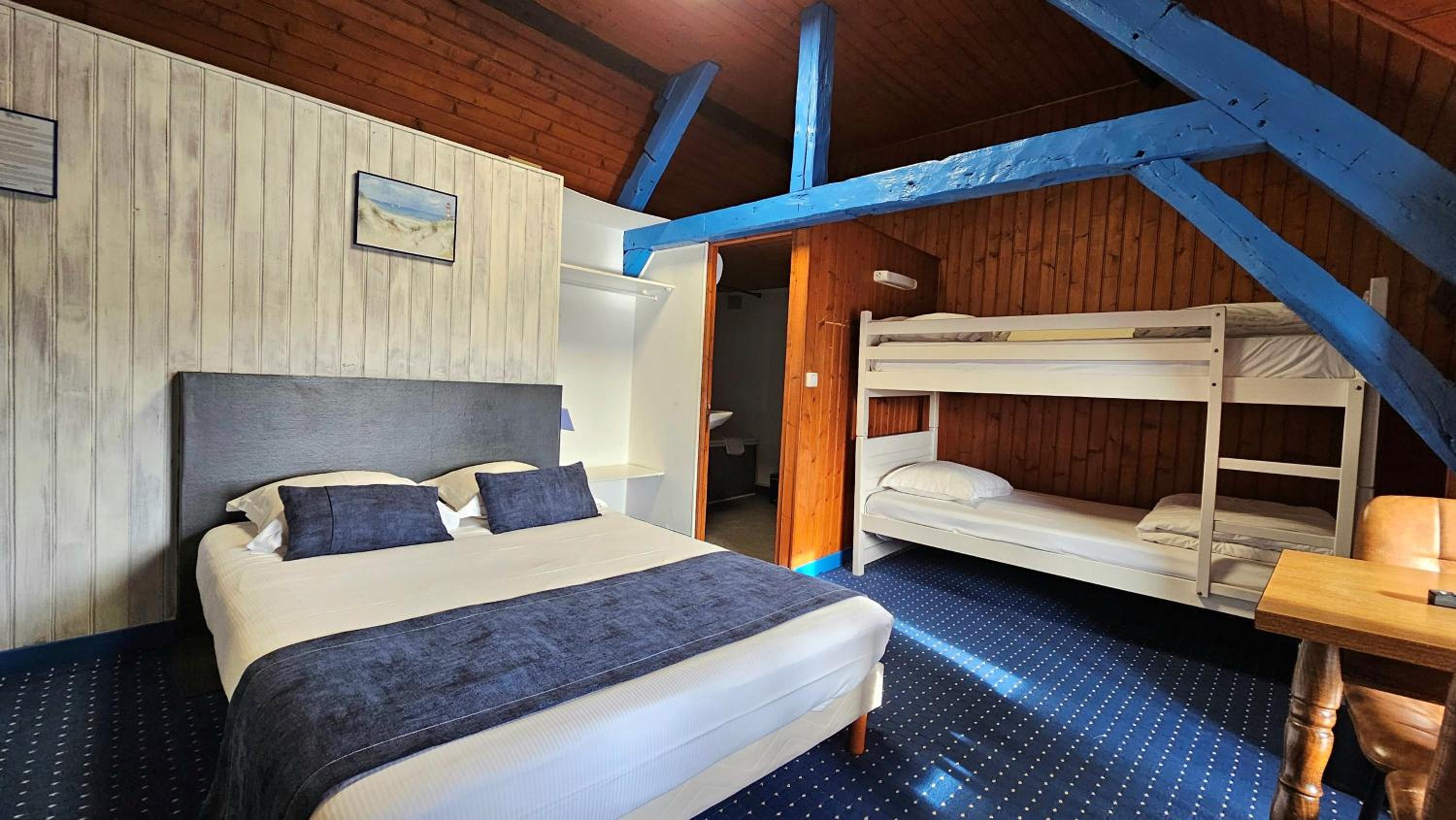 Quadruple Room - Photo 1