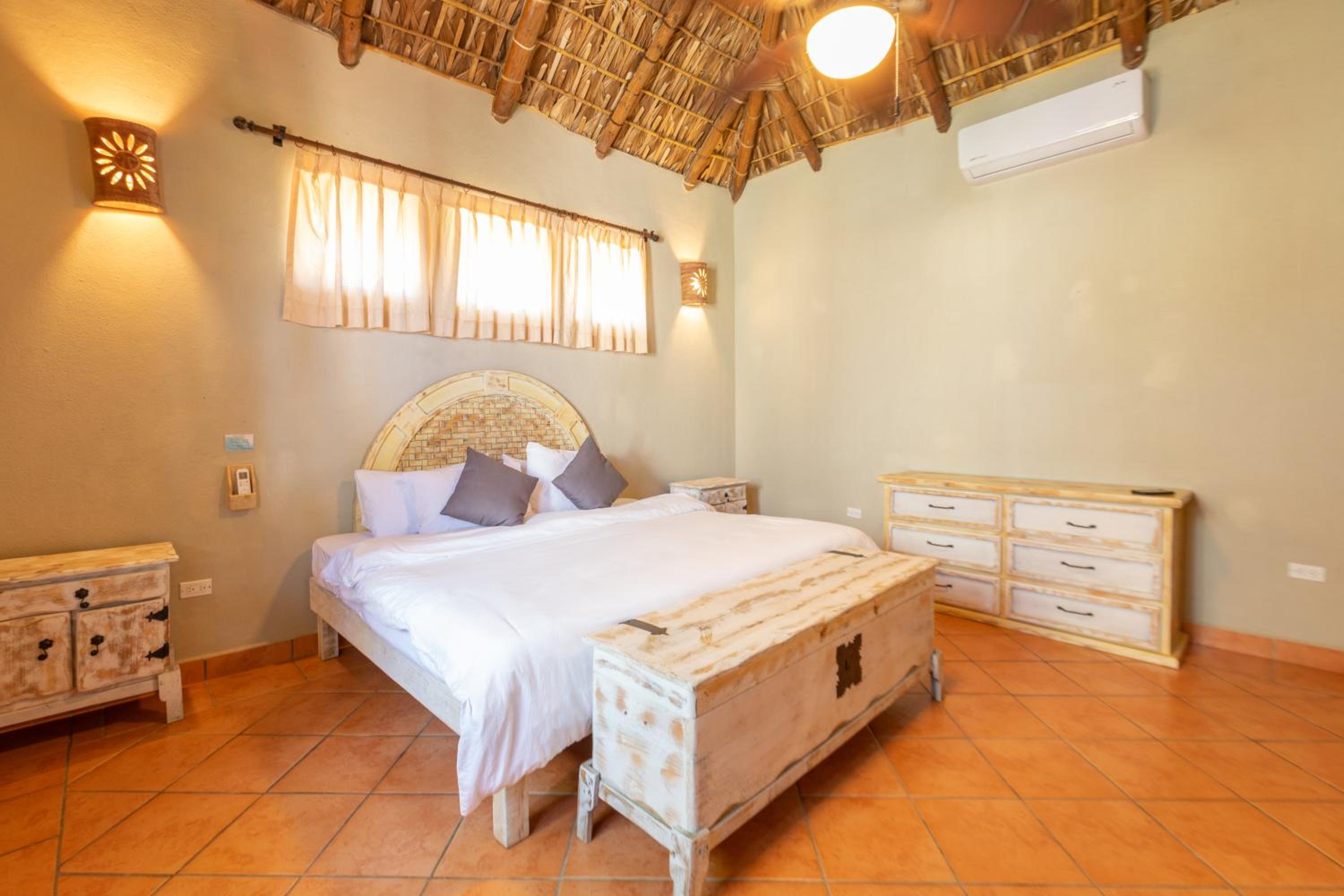 Villa Beach Front A/C - Photo 11