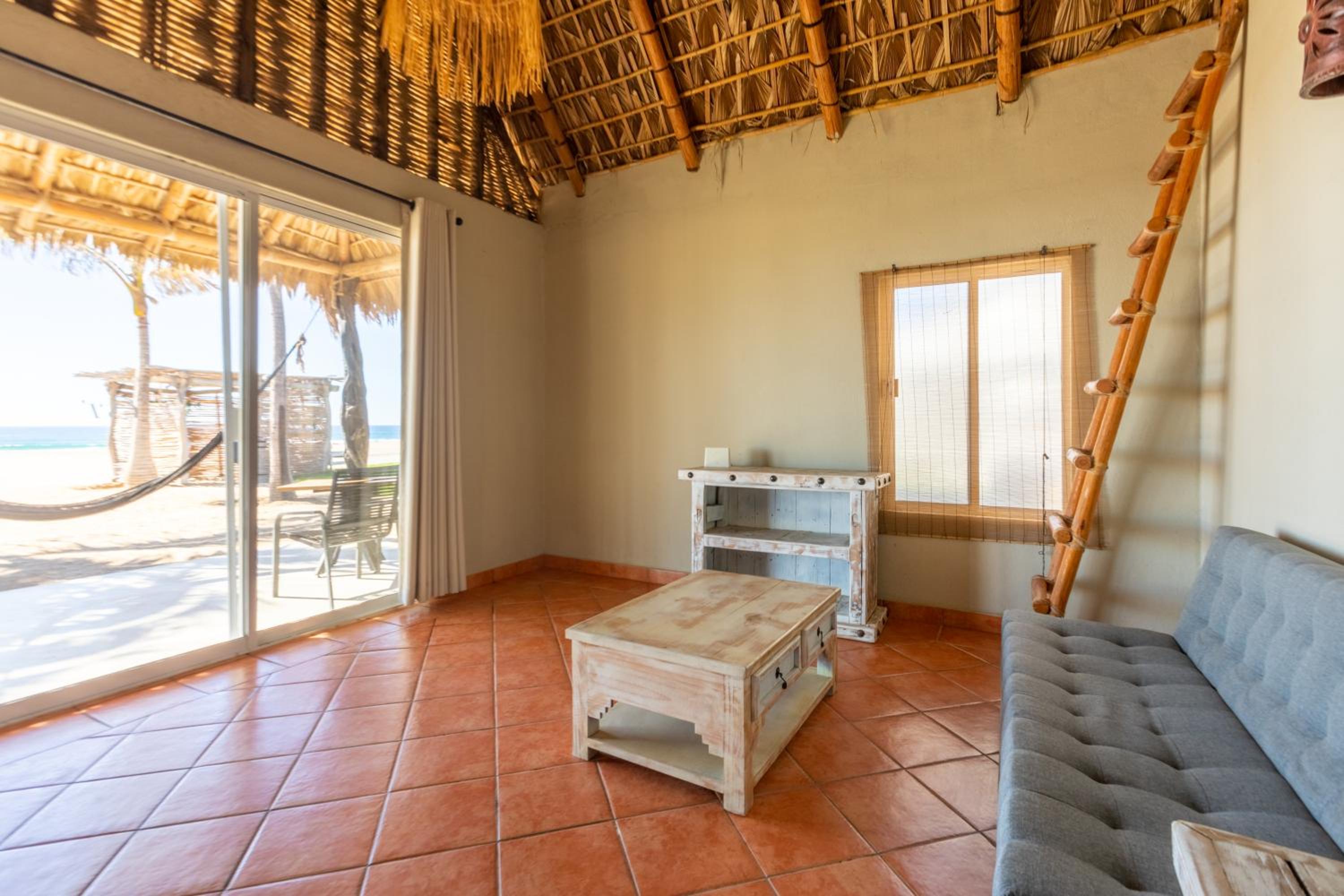 Villa Beach Front A/C - Photo 7