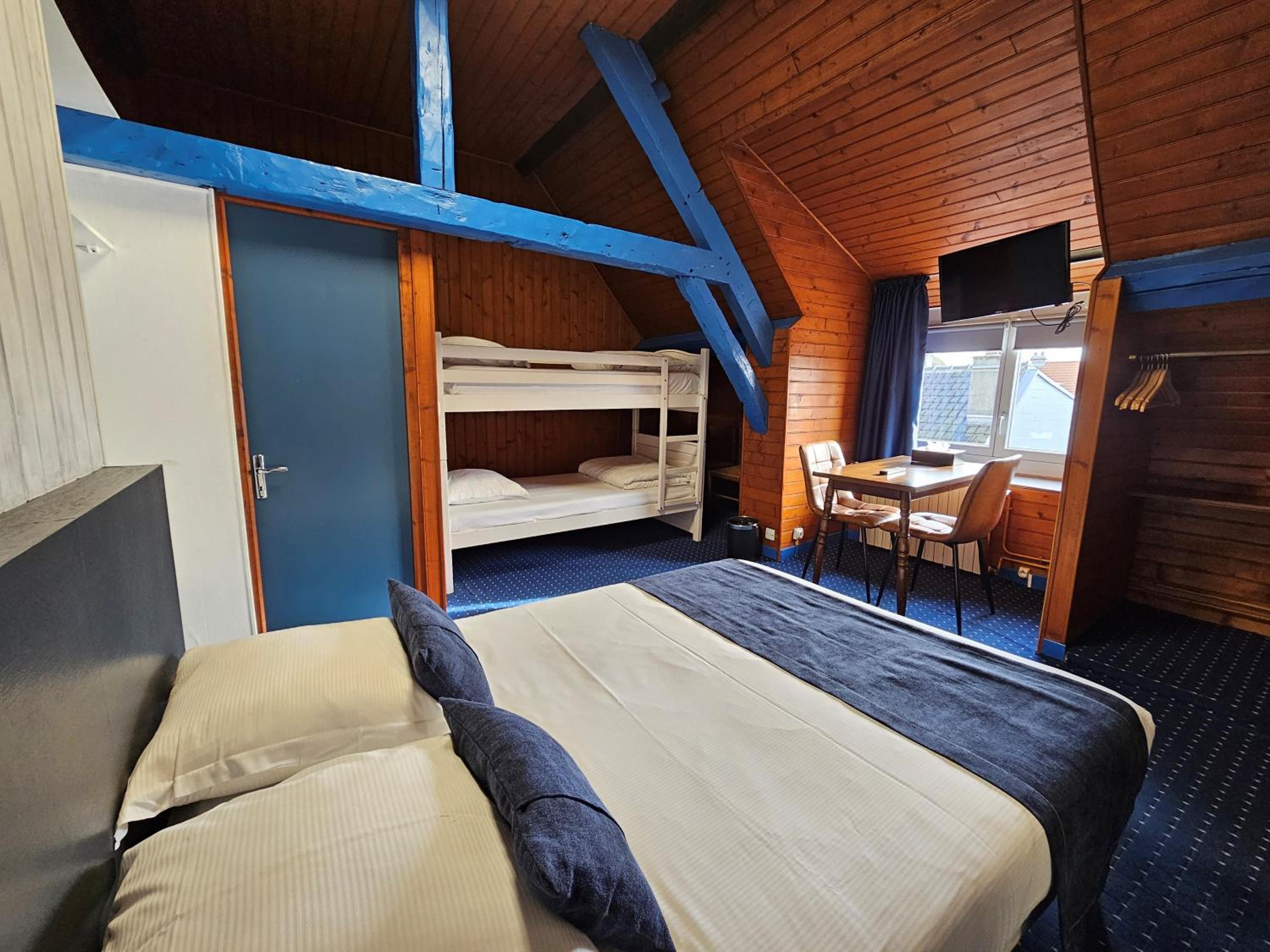 Quadruple Room - Photo 5