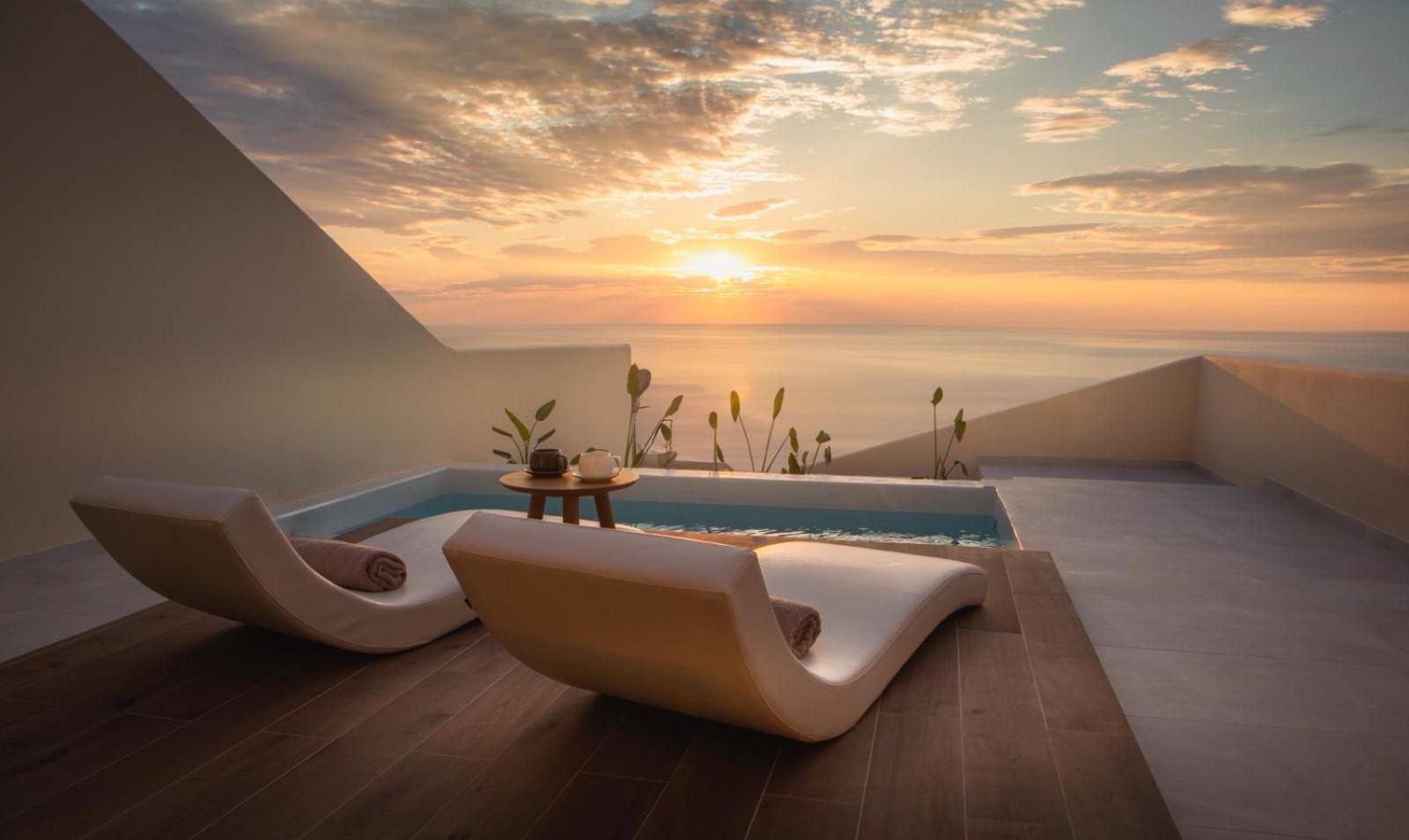 Junior Suite with Sea View and Private Heated Pool - Photo 2