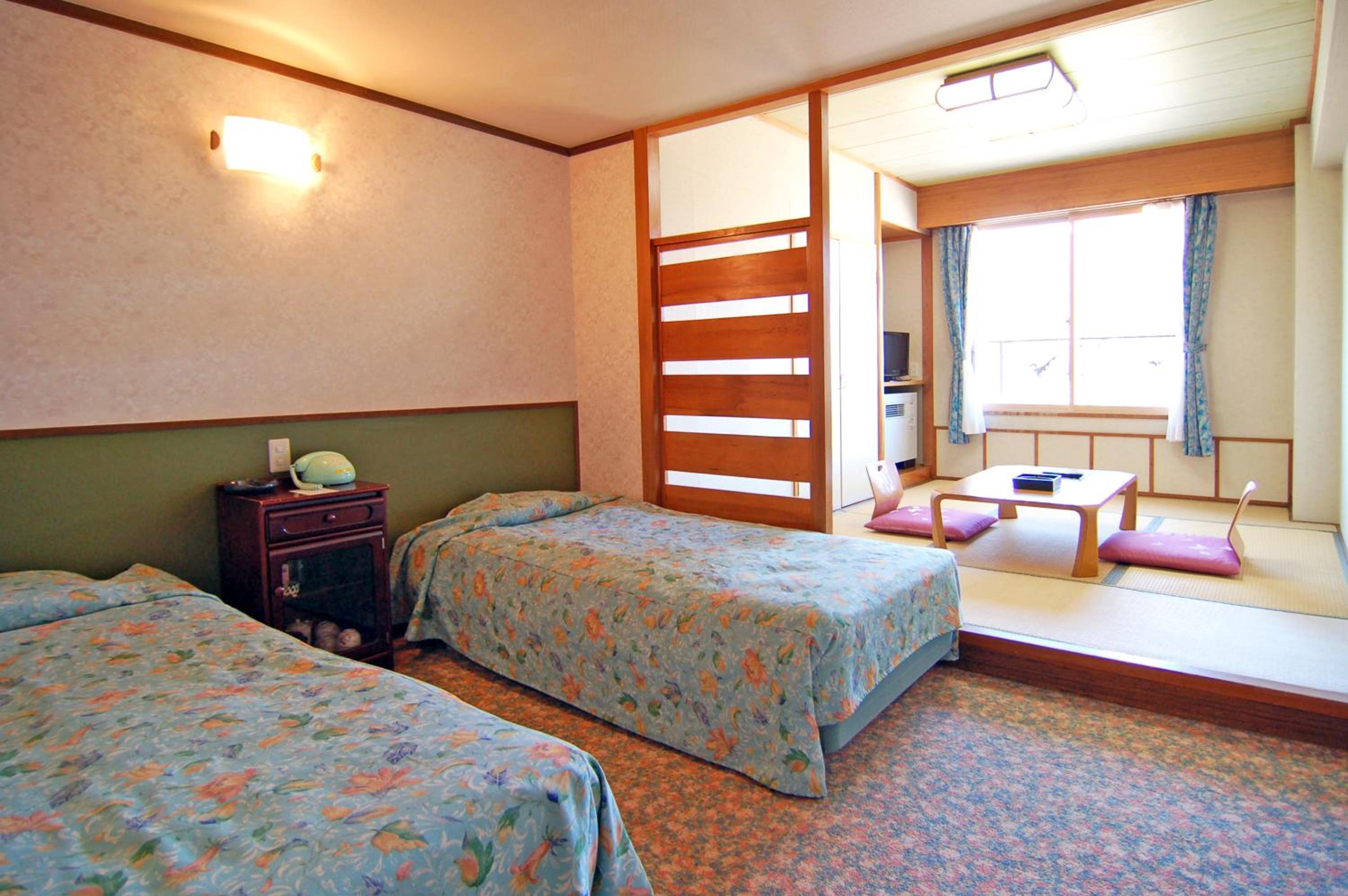 Room Selected at Check-In with Shared Bathroom - Non-Smoking photo 2