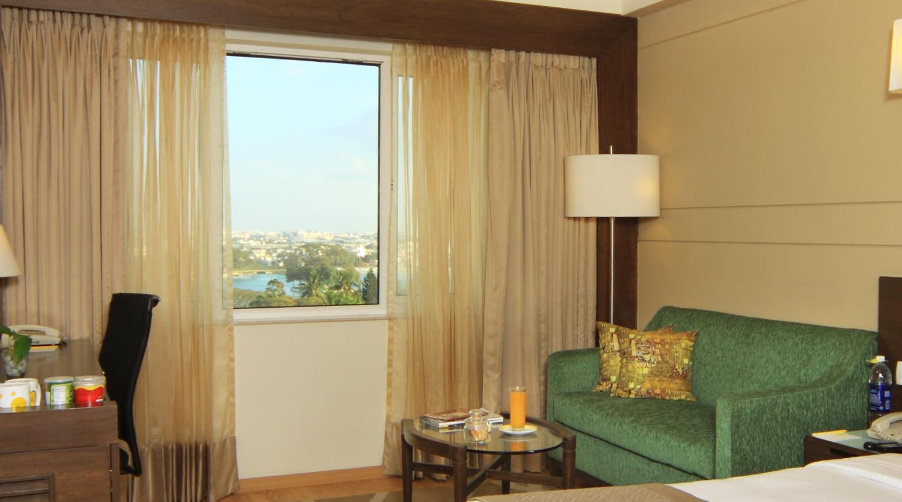 Business Room with 10% off on Food & Soft Beverages,20% off on session of Spa and 20% Discount on Laundry service - Photo 4