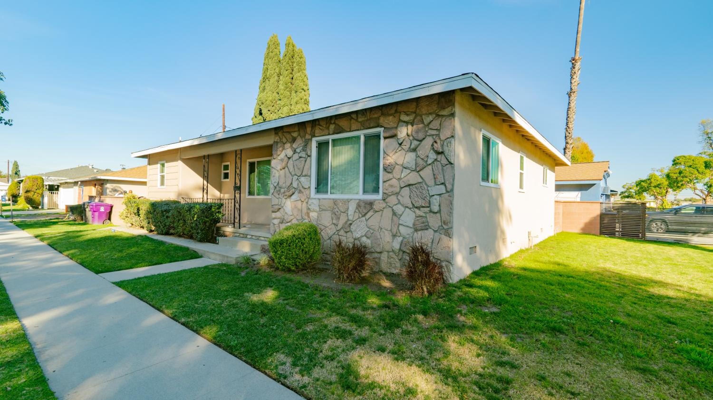 Three-Bedroom House photo 3