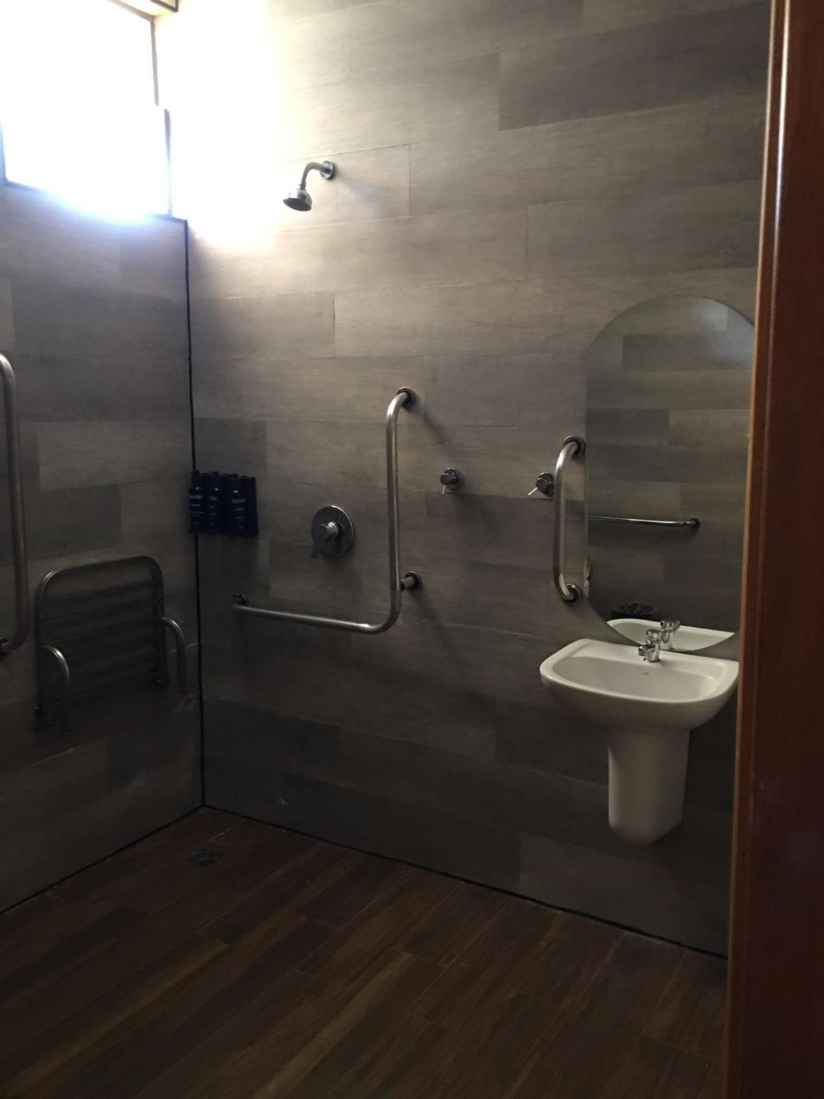 Double Room - Disability Access photo 3