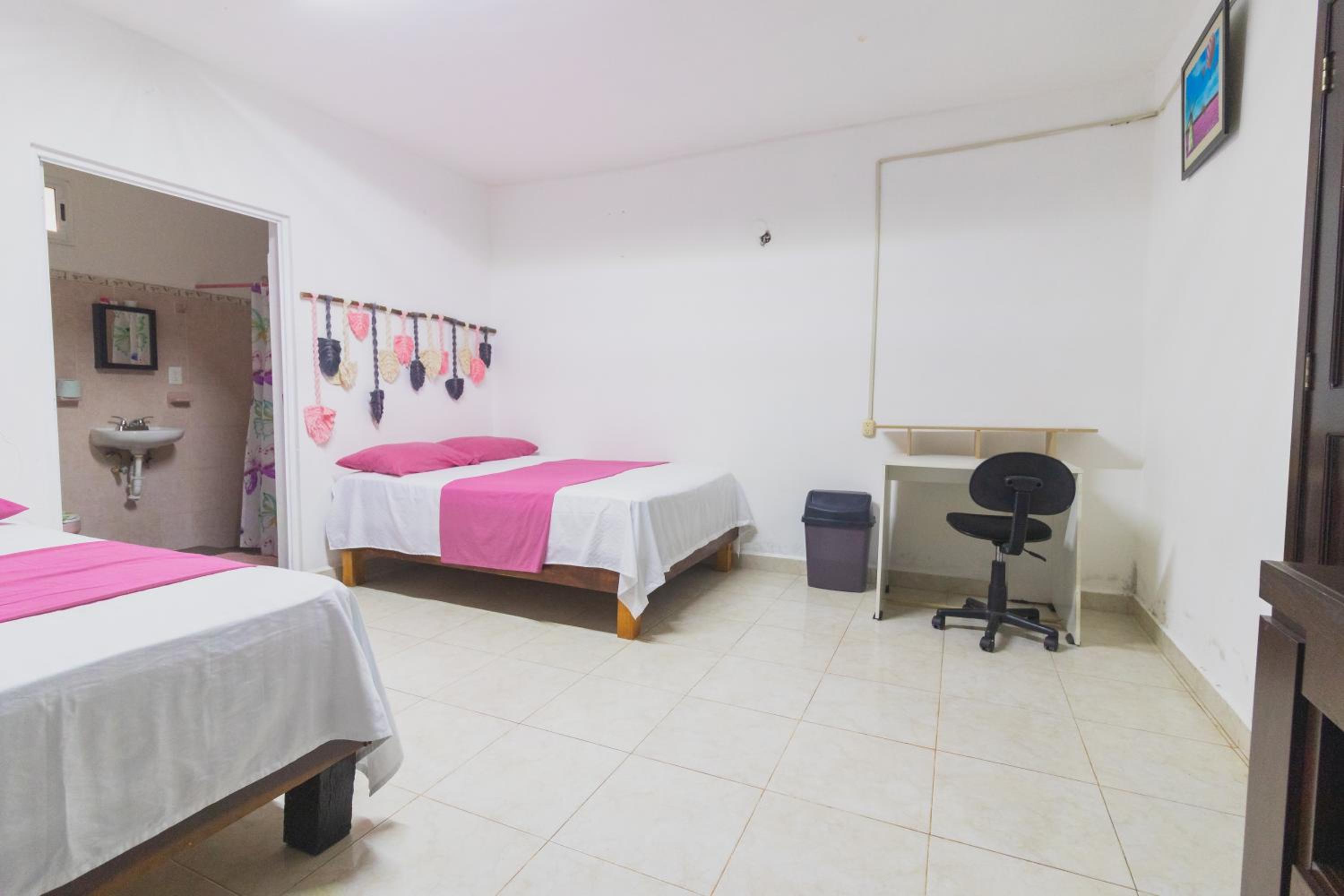 Deluxe Twin Room - Photo 2