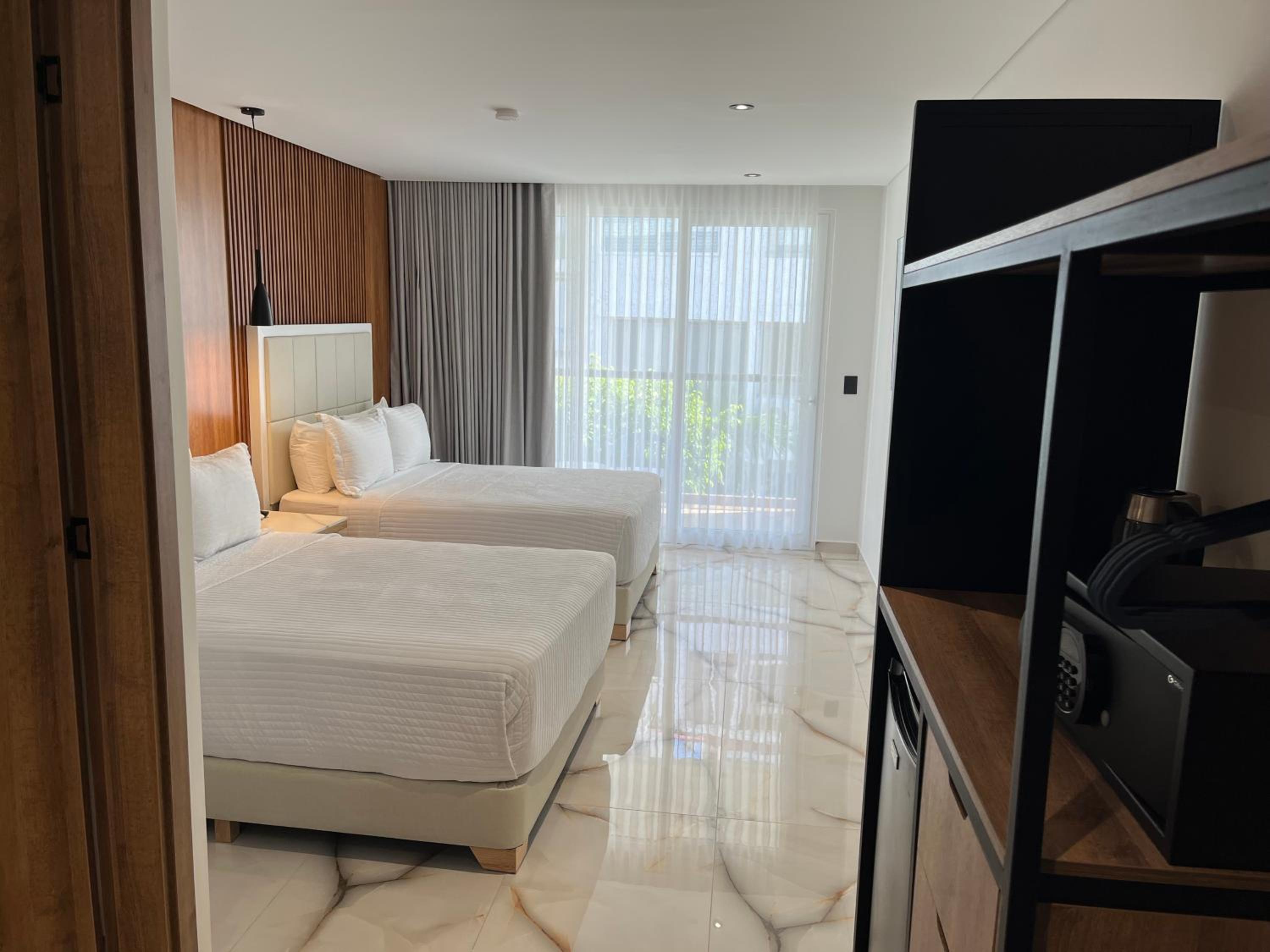 Superior Queen Room with Two Queen Beds photo 1