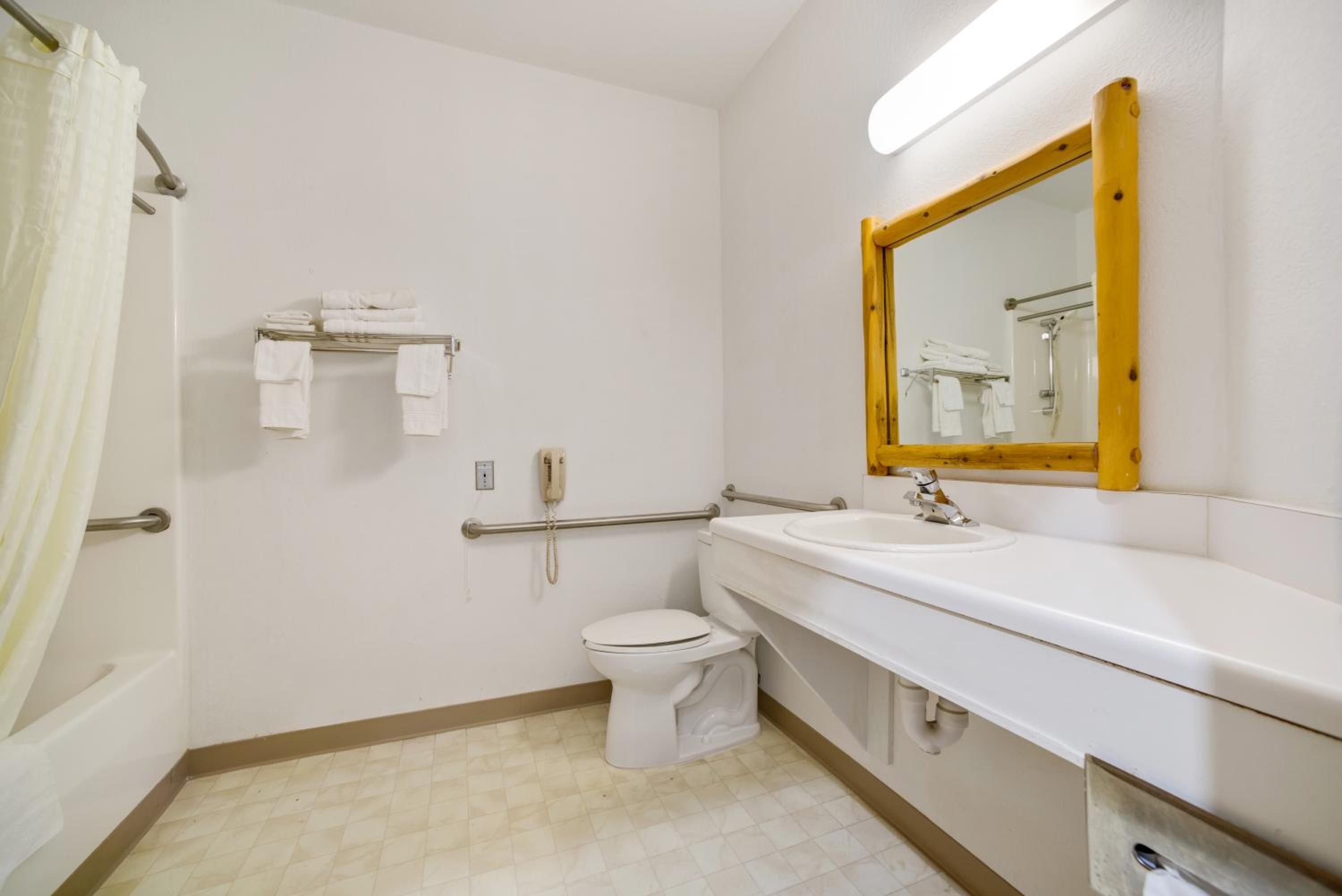 King Room - Disability Access/Non-Smoking - Photo 3