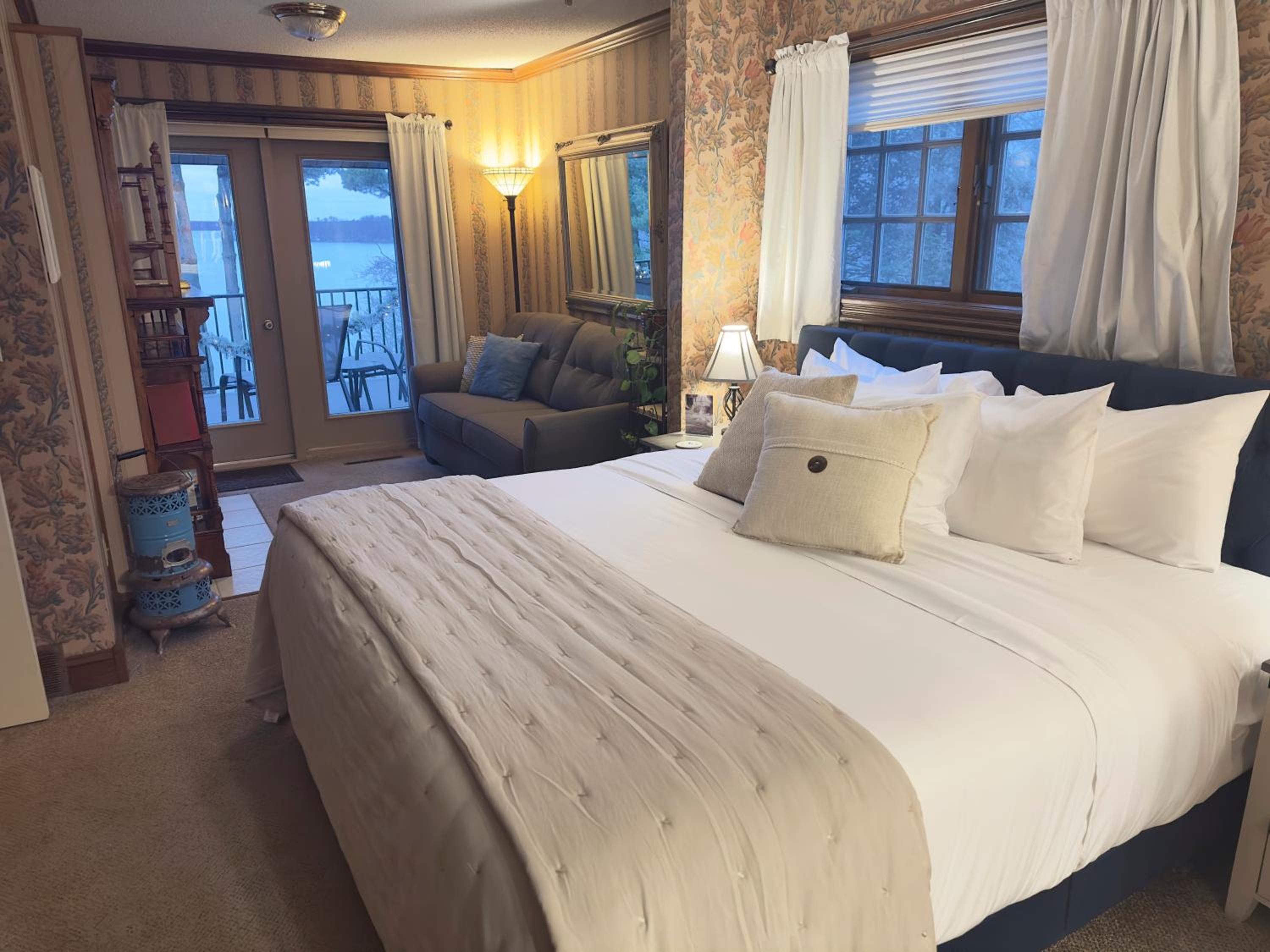 King Room with Balcony photo 2
