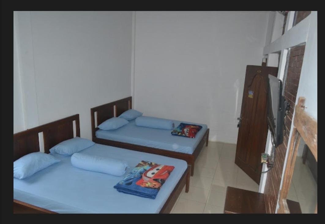Double or Twin Room with Private Bathroom - Photo 4