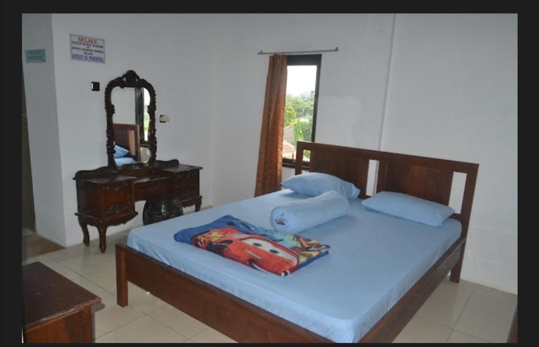 Double or Twin Room with Shared Bathroom photo 1