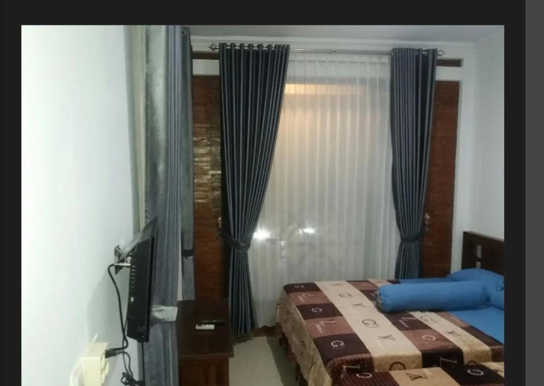 Double or Twin Room with Shared Bathroom photo 3
